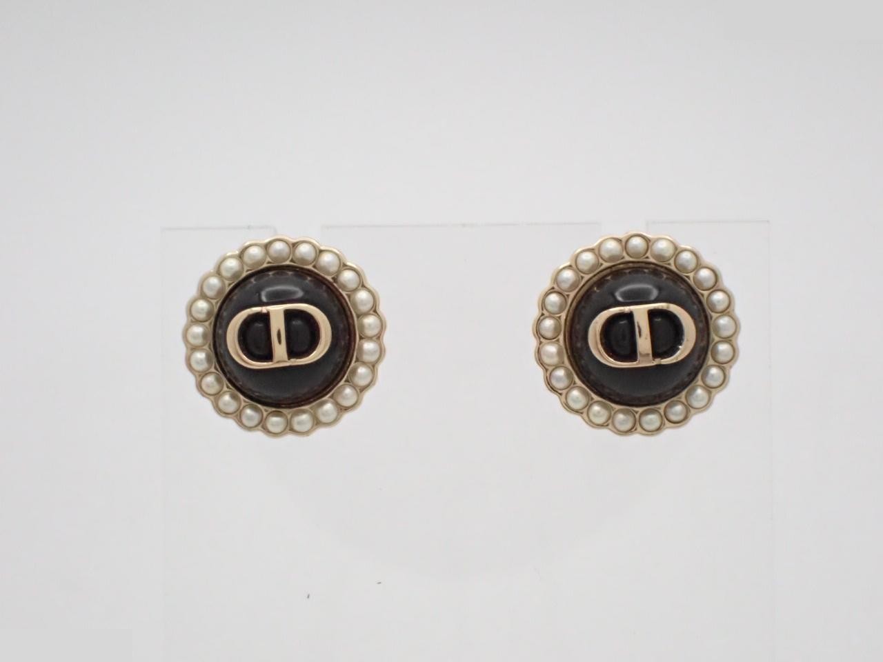 Gold earrings