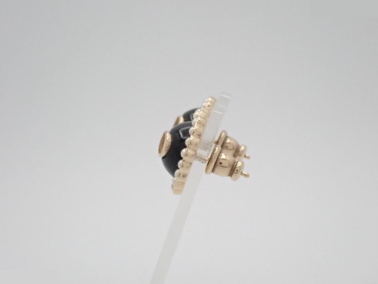 Gold earrings — view 3