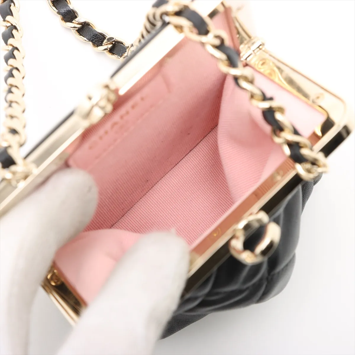 Matelasse Lambskin Chain Shoulder Bag Clasp Black Gold Hardware 31884267 31s — view 6