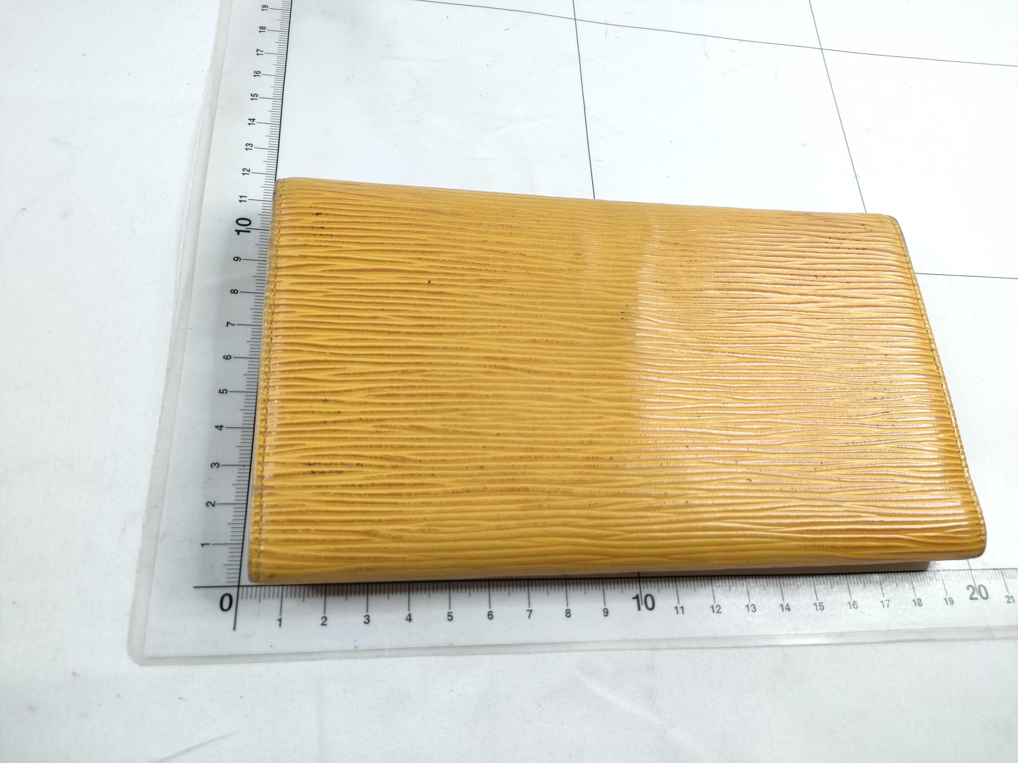 Epi Louis Vuitton Epi Portefeuille Tresor International M63389/CA0976 Wallet — view 2
