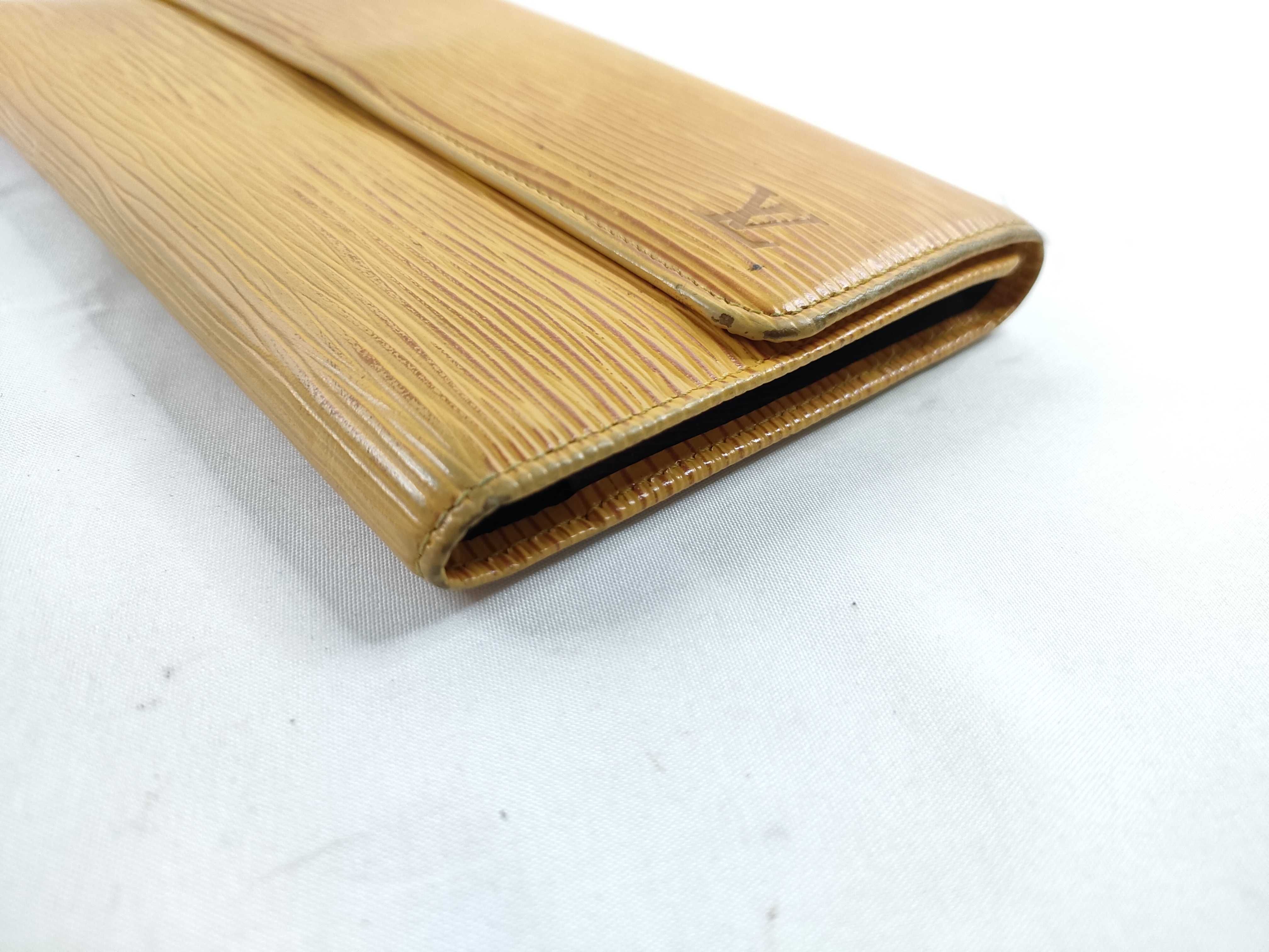Epi Louis Vuitton Epi Portefeuille Tresor International M63389/CA0976 Wallet — view 4