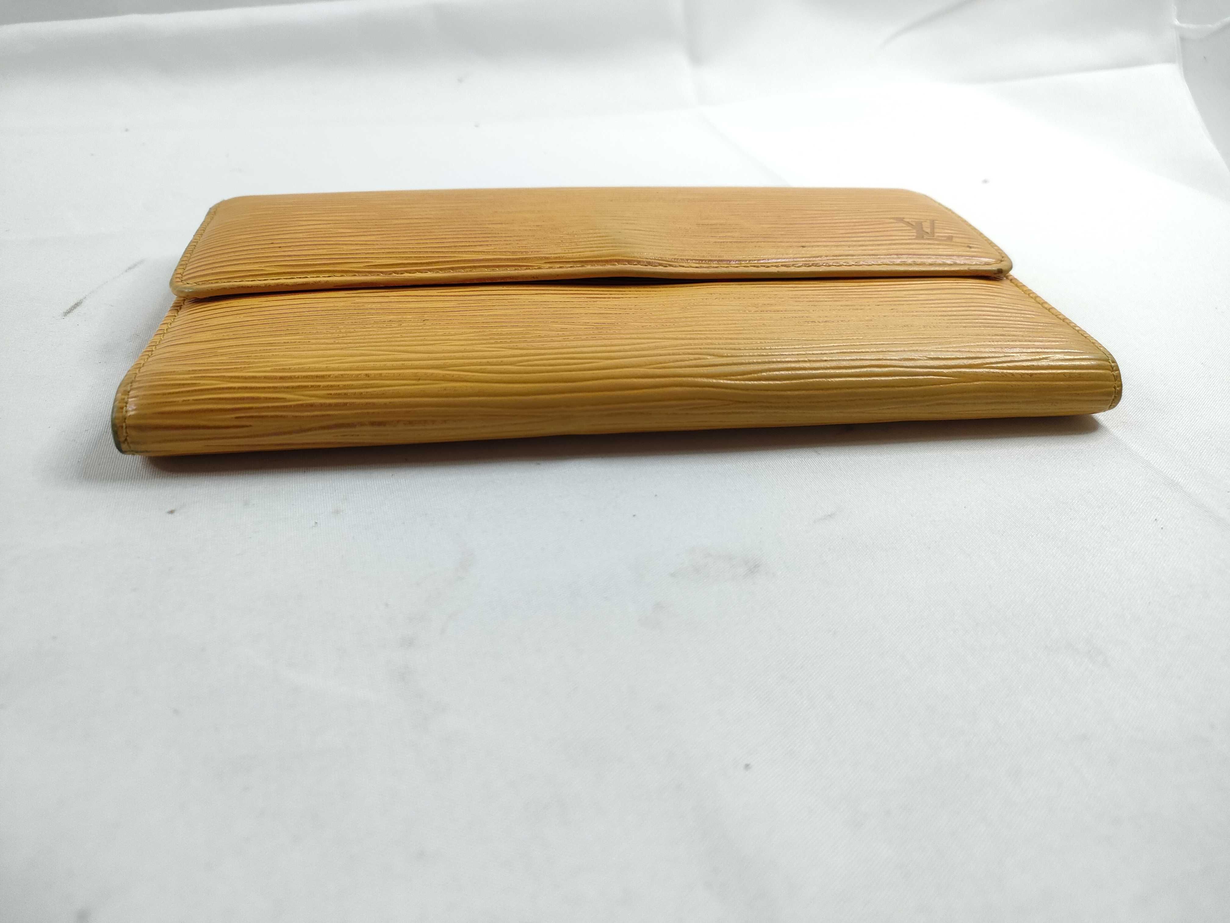 Epi Louis Vuitton Epi Portefeuille Tresor International M63389/CA0976 Wallet — view 6