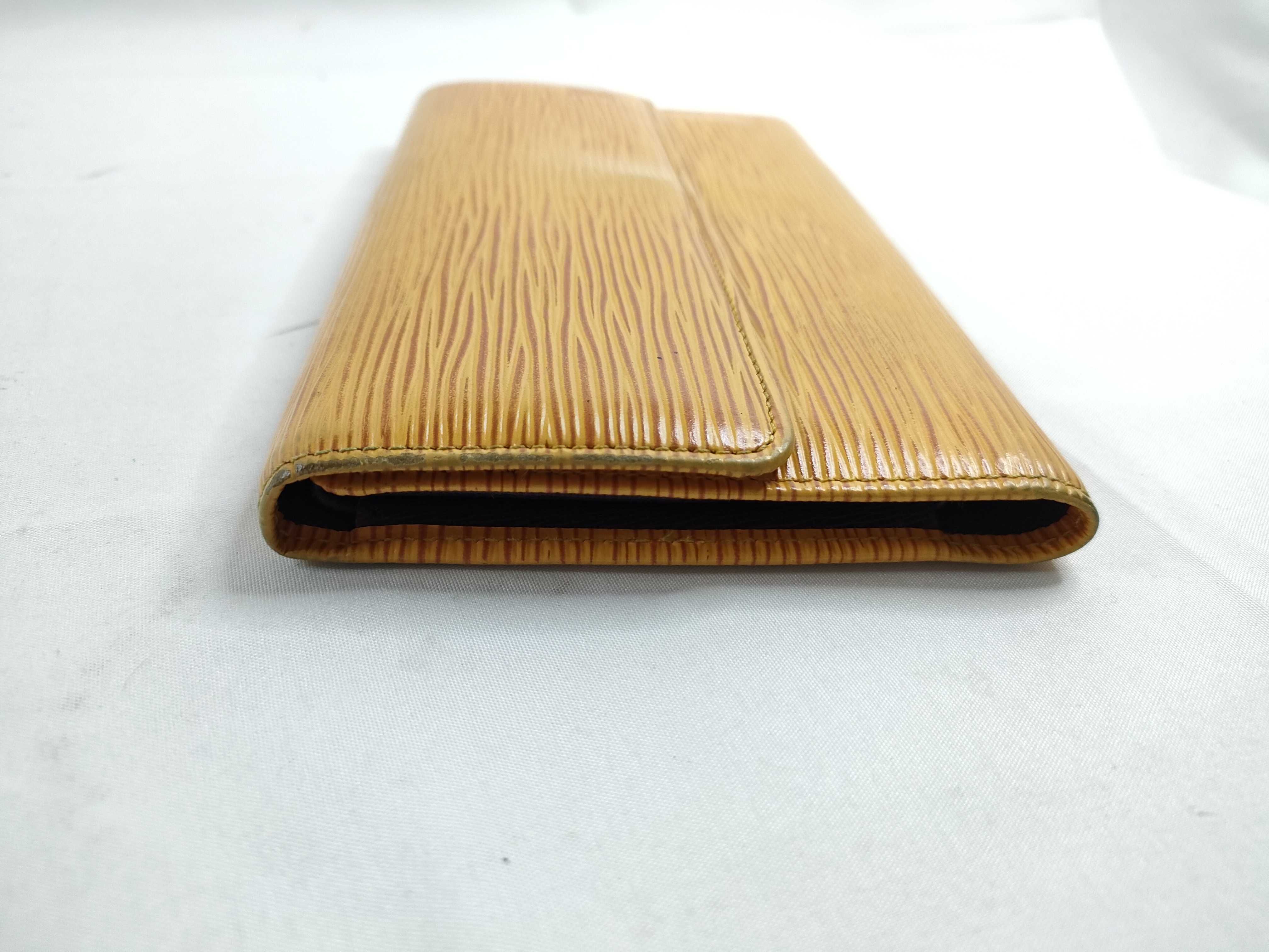 Epi Louis Vuitton Epi Portefeuille Tresor International M63389/CA0976 Wallet — view 7