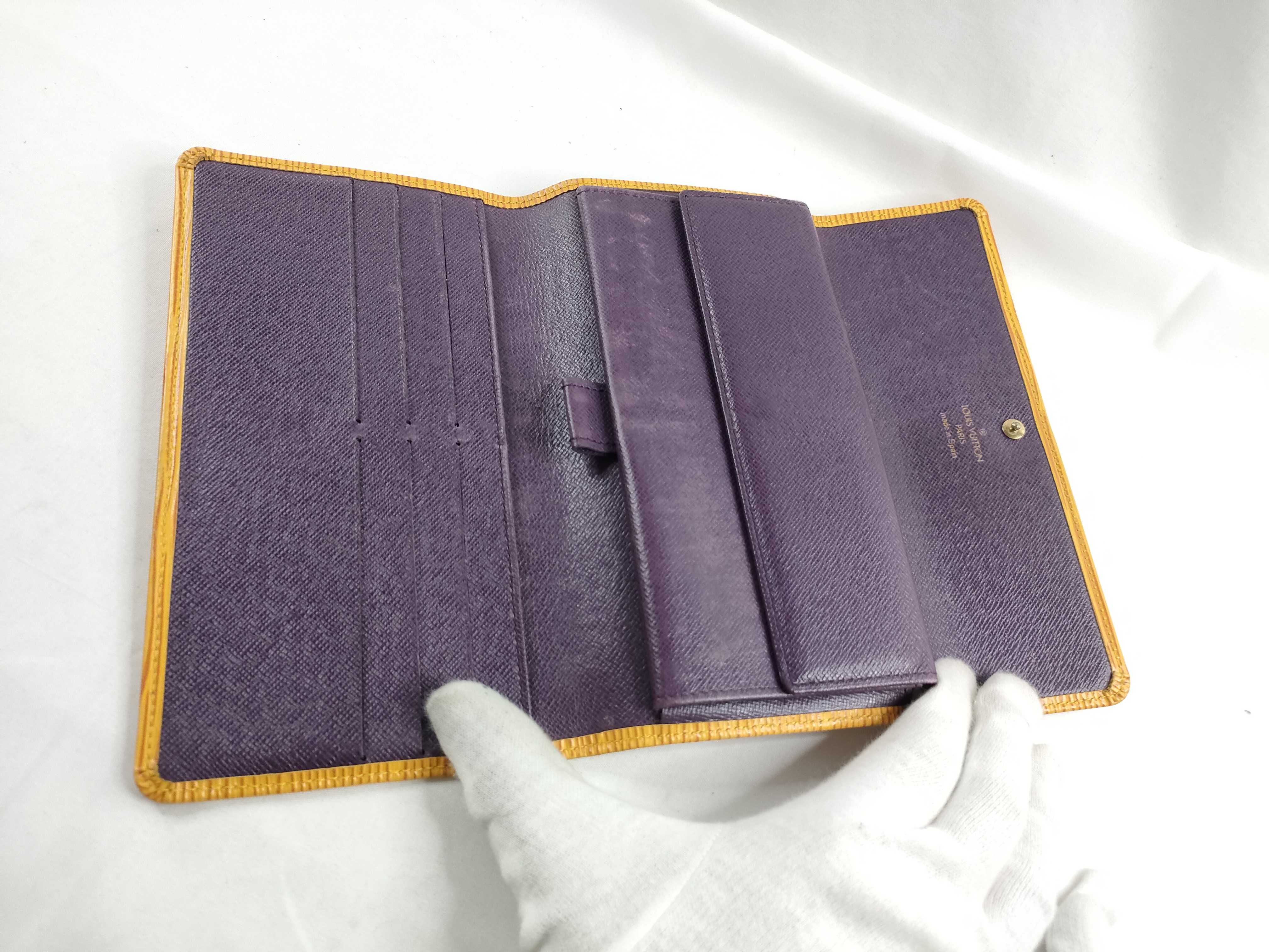 Epi Louis Vuitton Epi Portefeuille Tresor International M63389/CA0976 Wallet — view 8