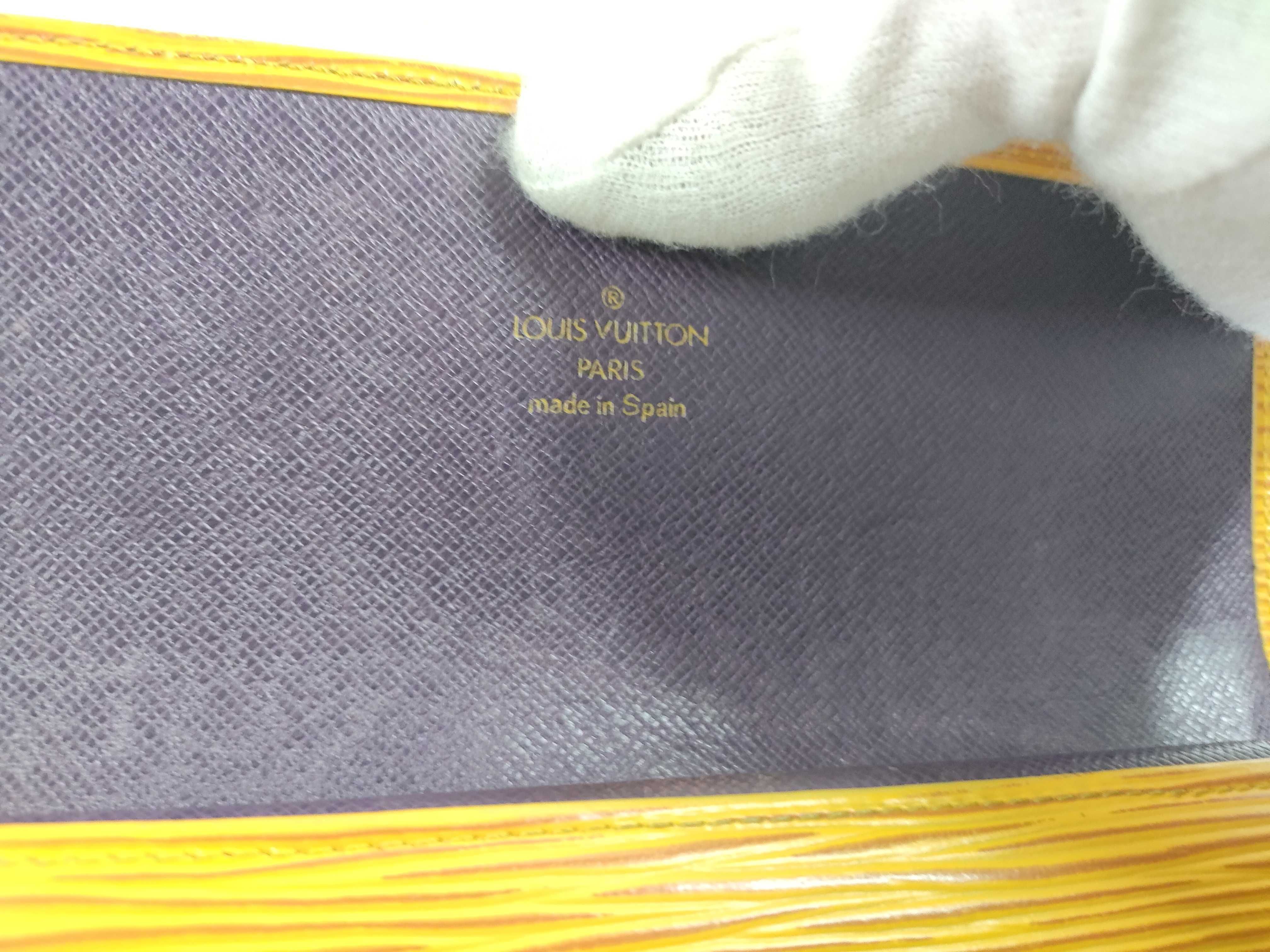 Epi Louis Vuitton Epi Portefeuille Tresor International M63389/CA0976 Wallet — view 9