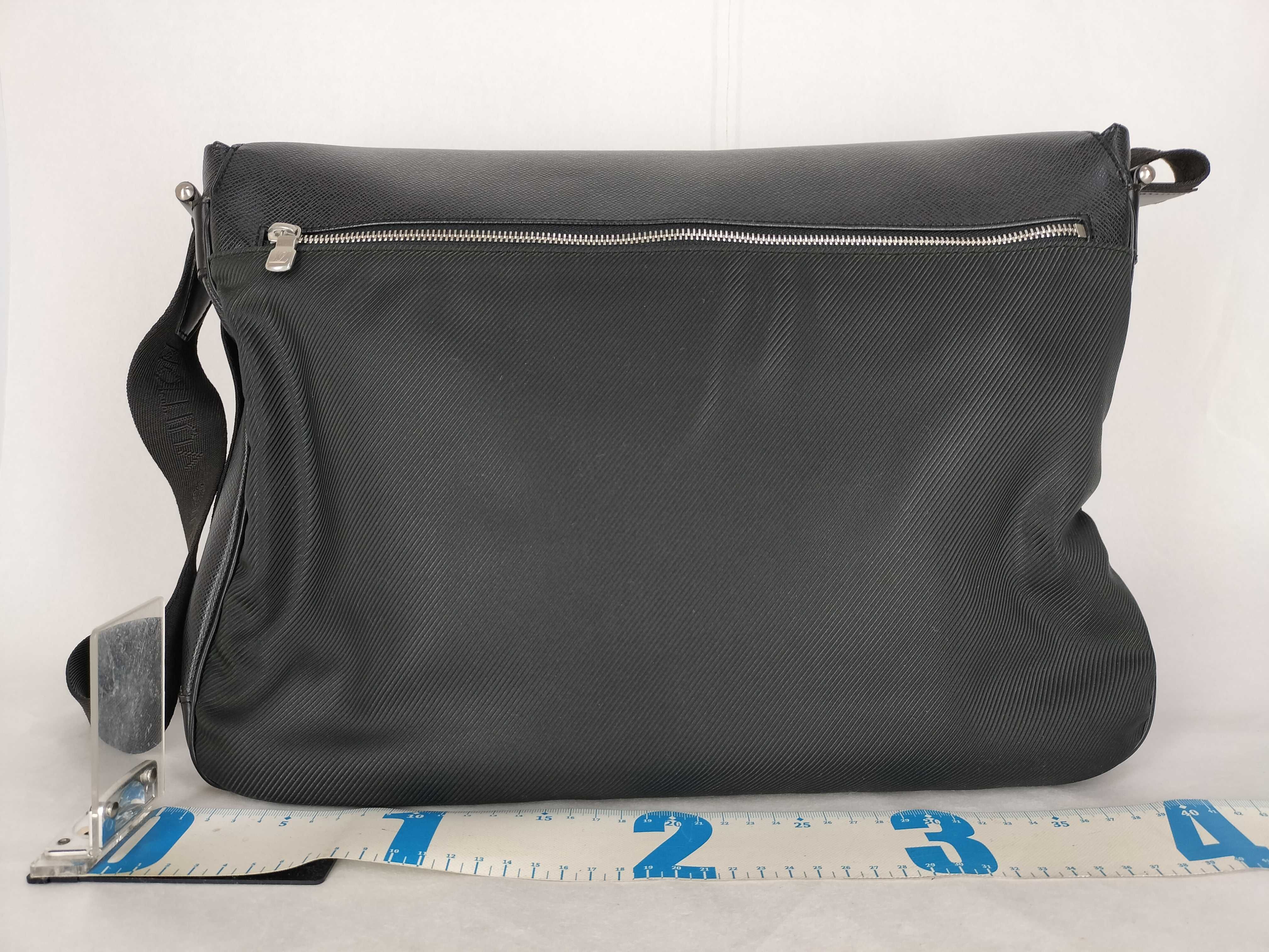 Taiga Vuitton Taiga Delsu Shoulder Bag — view 2