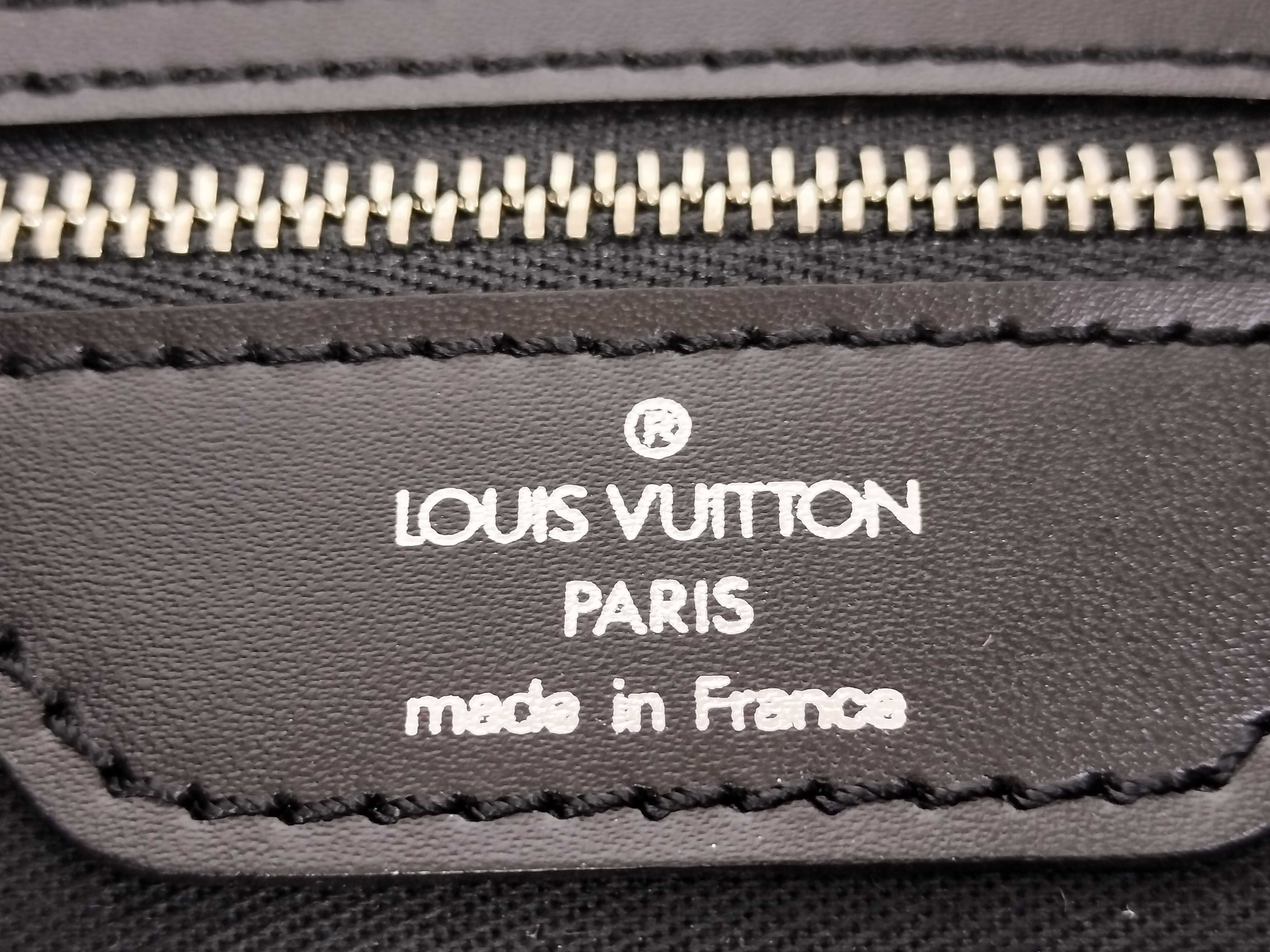 Taiga Vuitton Taiga Delsu Shoulder Bag — view 12