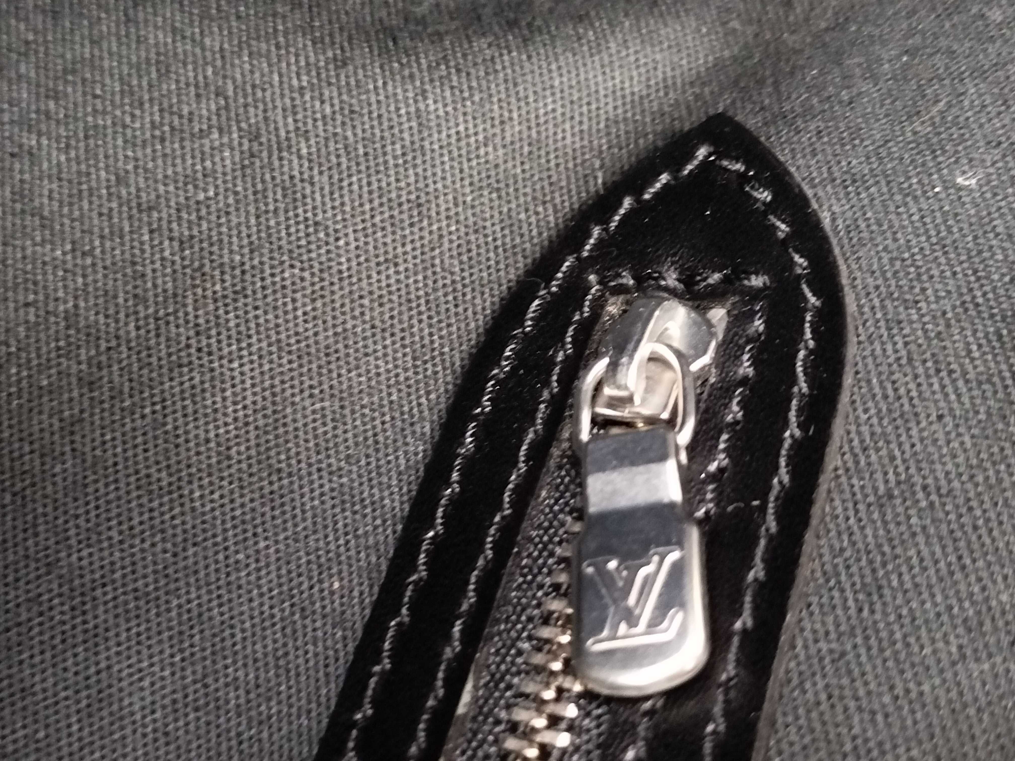 Taiga Vuitton Taiga Delsu Shoulder Bag — view 14