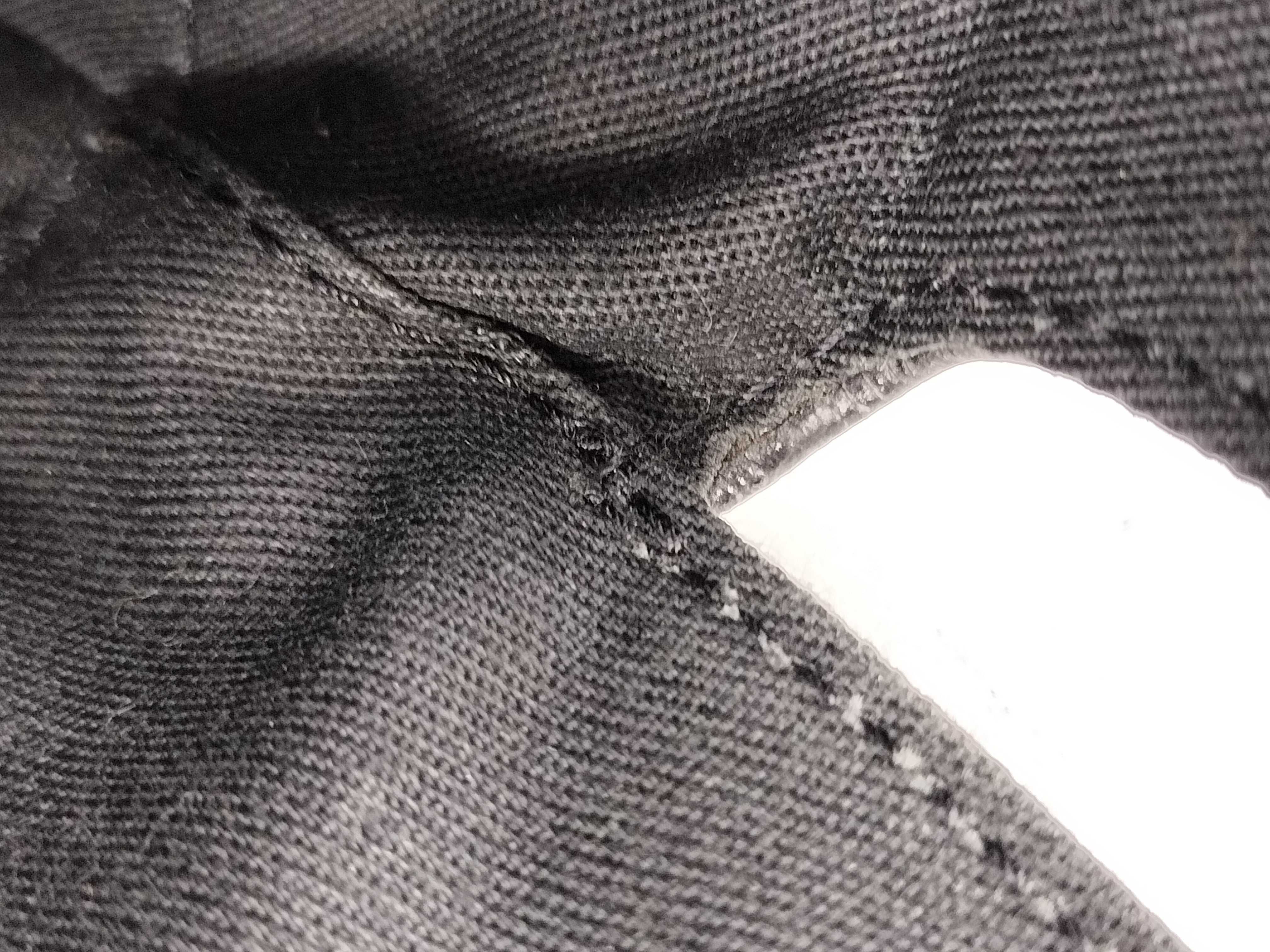 Taiga Vuitton Taiga Delsu Shoulder Bag — view 9