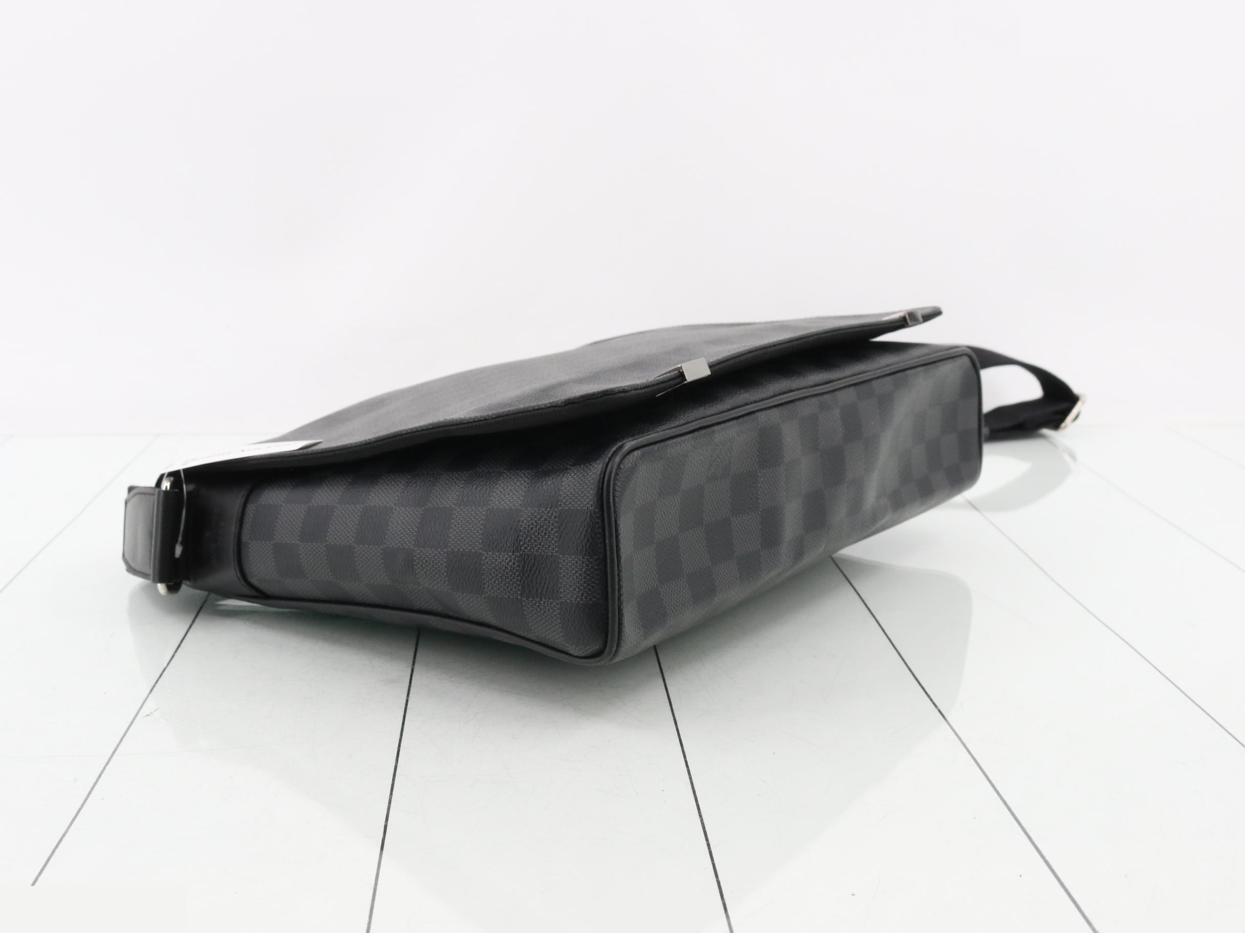 District Damier Graphite Shoulder Bag — view 5