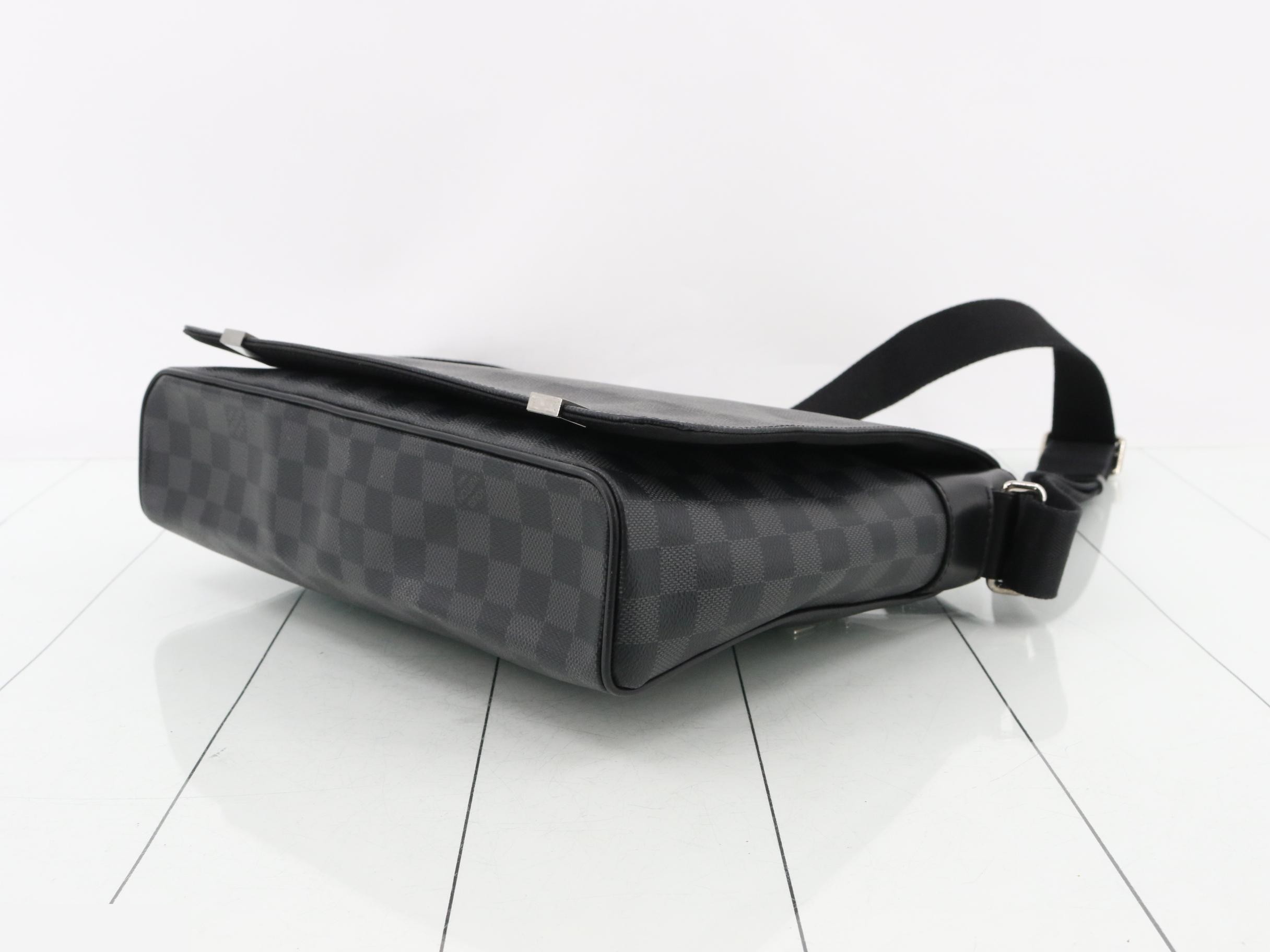 District Damier Graphite Shoulder Bag — view 6