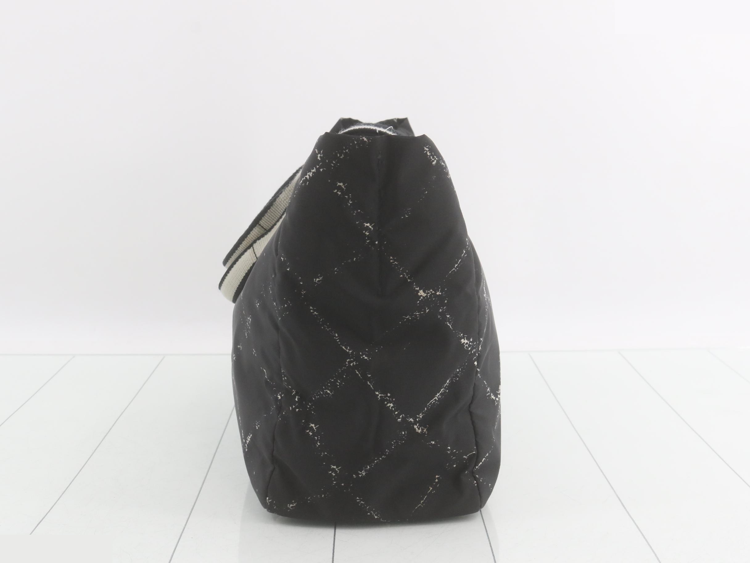 Travel Line Tote Bag — view 4