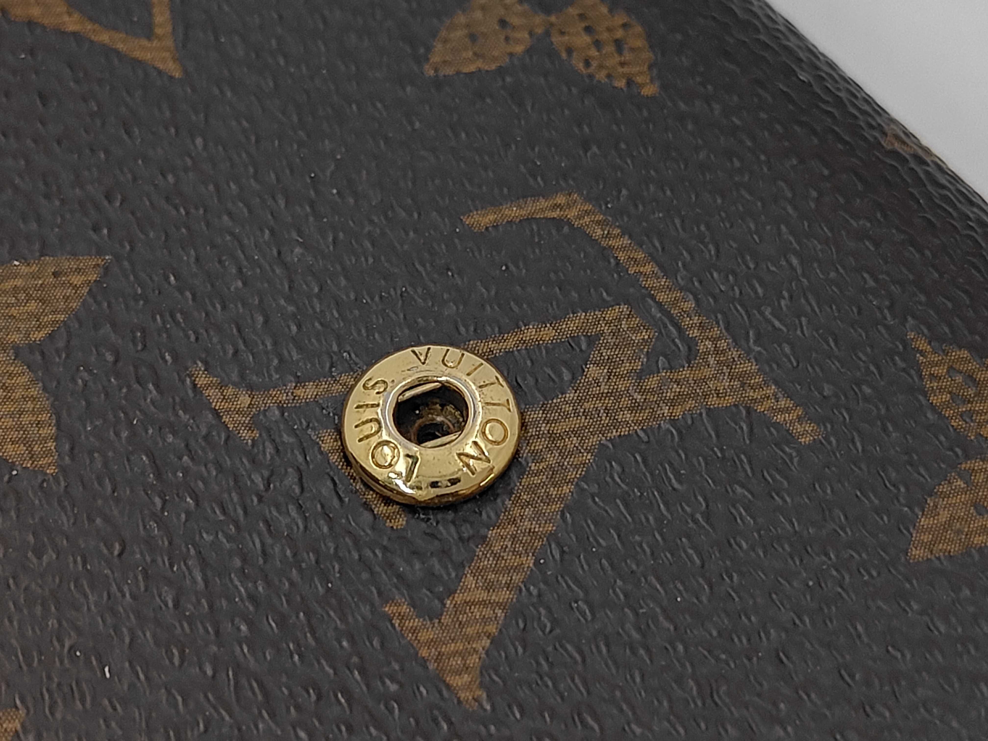 wallet — view 4