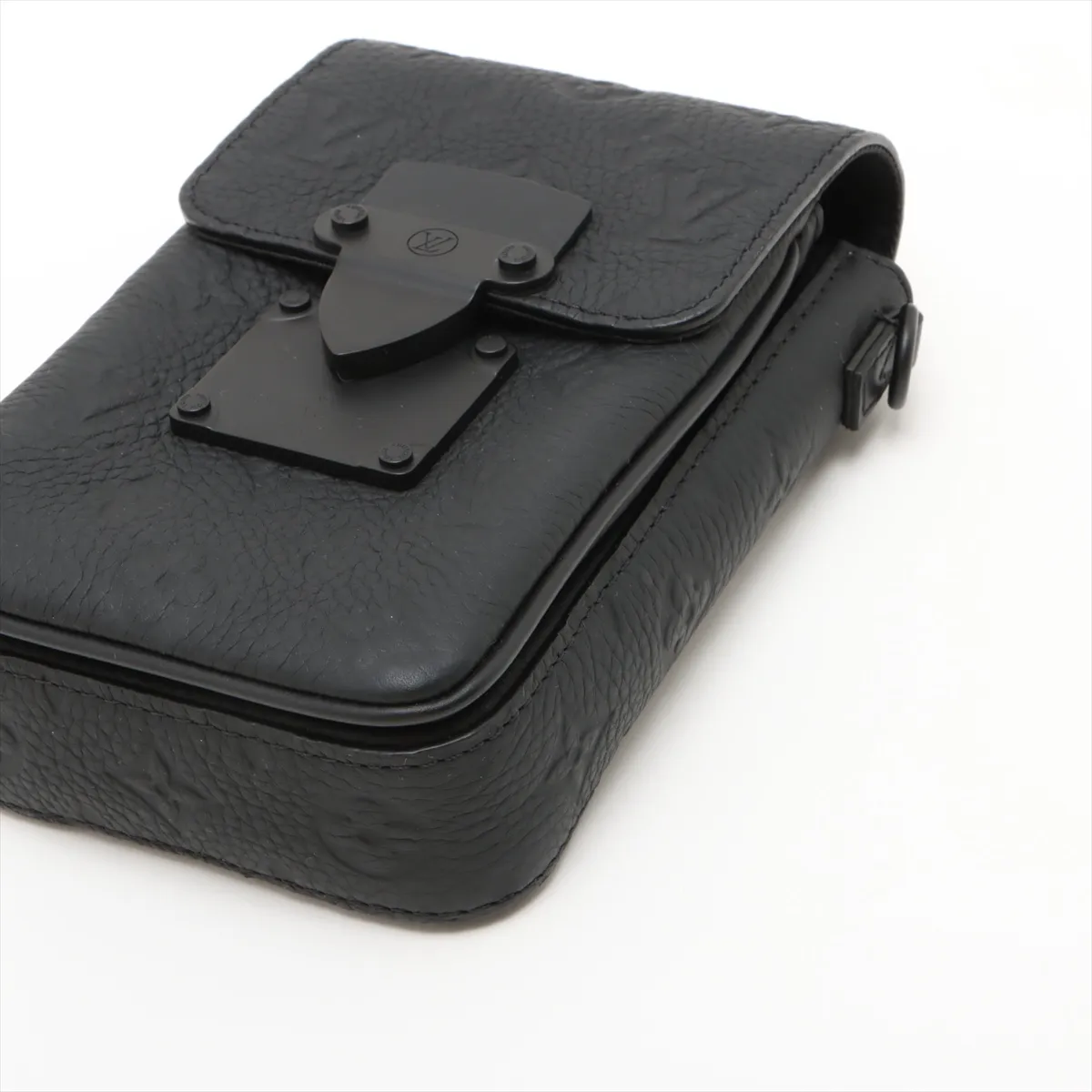 Taurillon Monogram S-Lock Vertical Wearable Wallet M81524 Black (RFID detected) — view 3