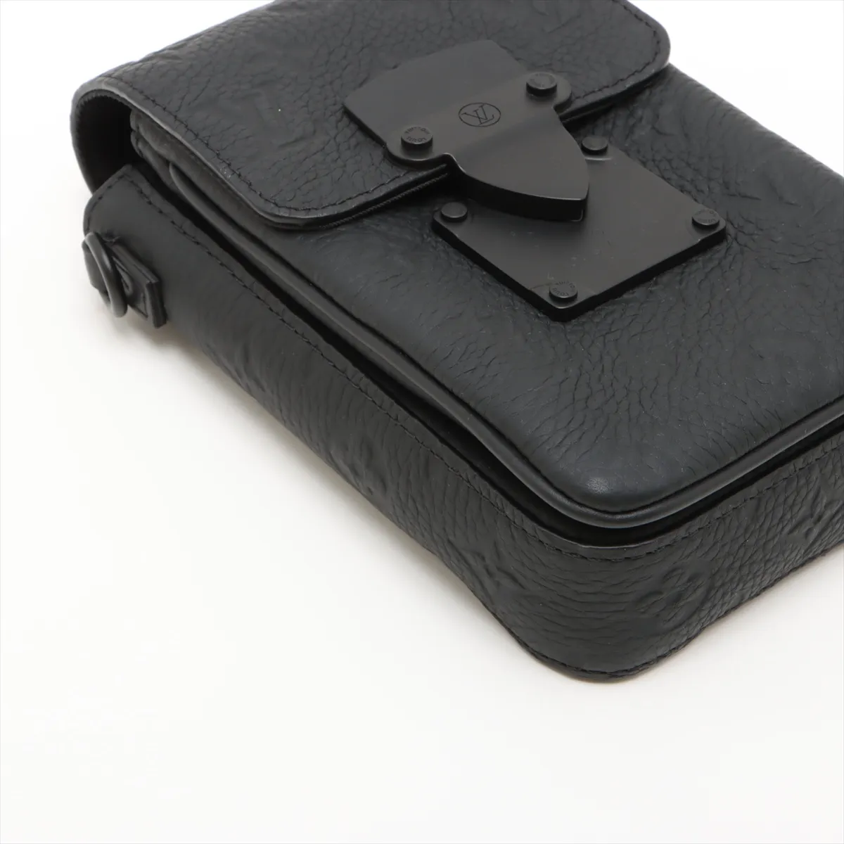 Taurillon Monogram S-Lock Vertical Wearable Wallet M81524 Black (RFID detected) — view 4