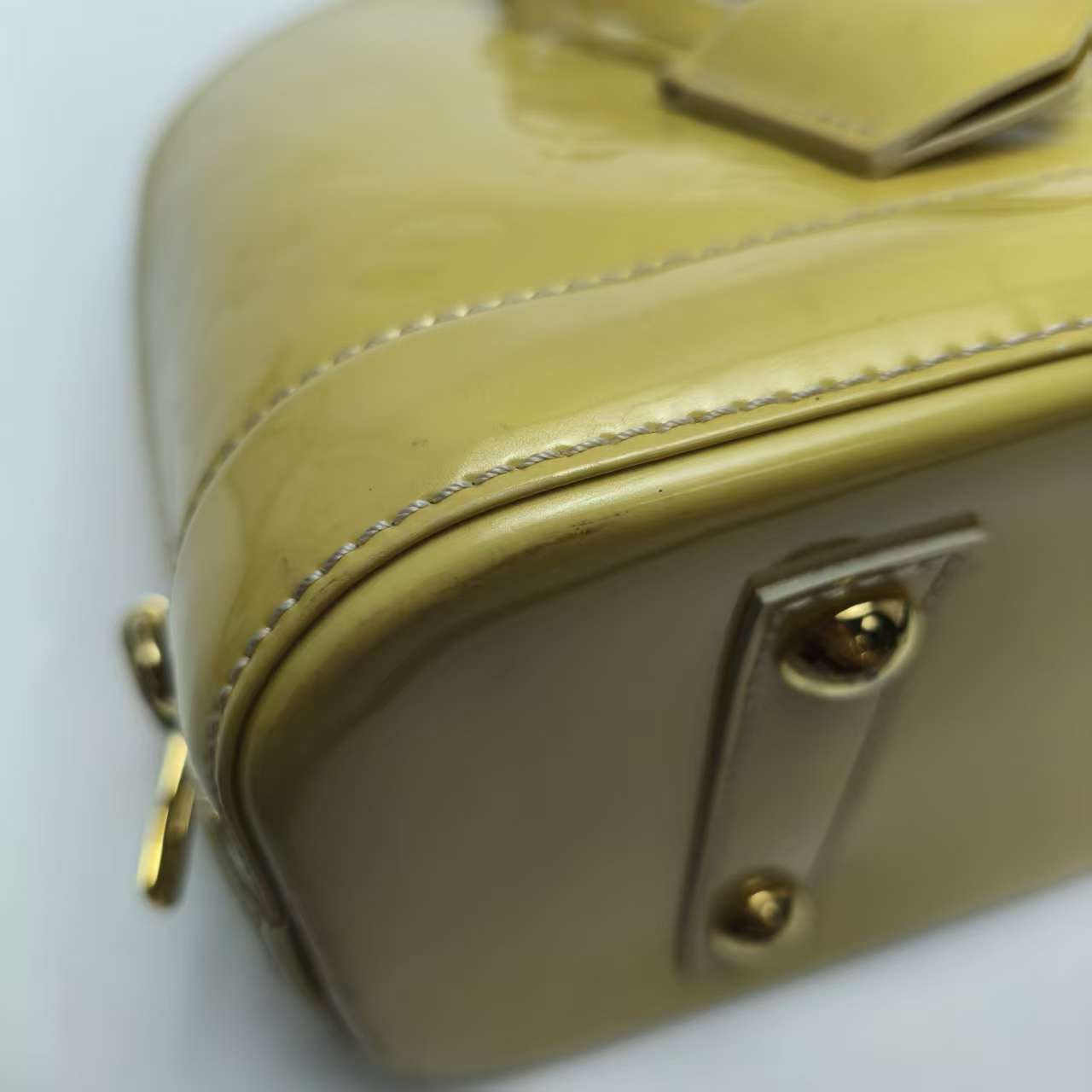 【*Shipped from: China*】LOUIS VUITTON Alma Patent Leather Handbag — view 6