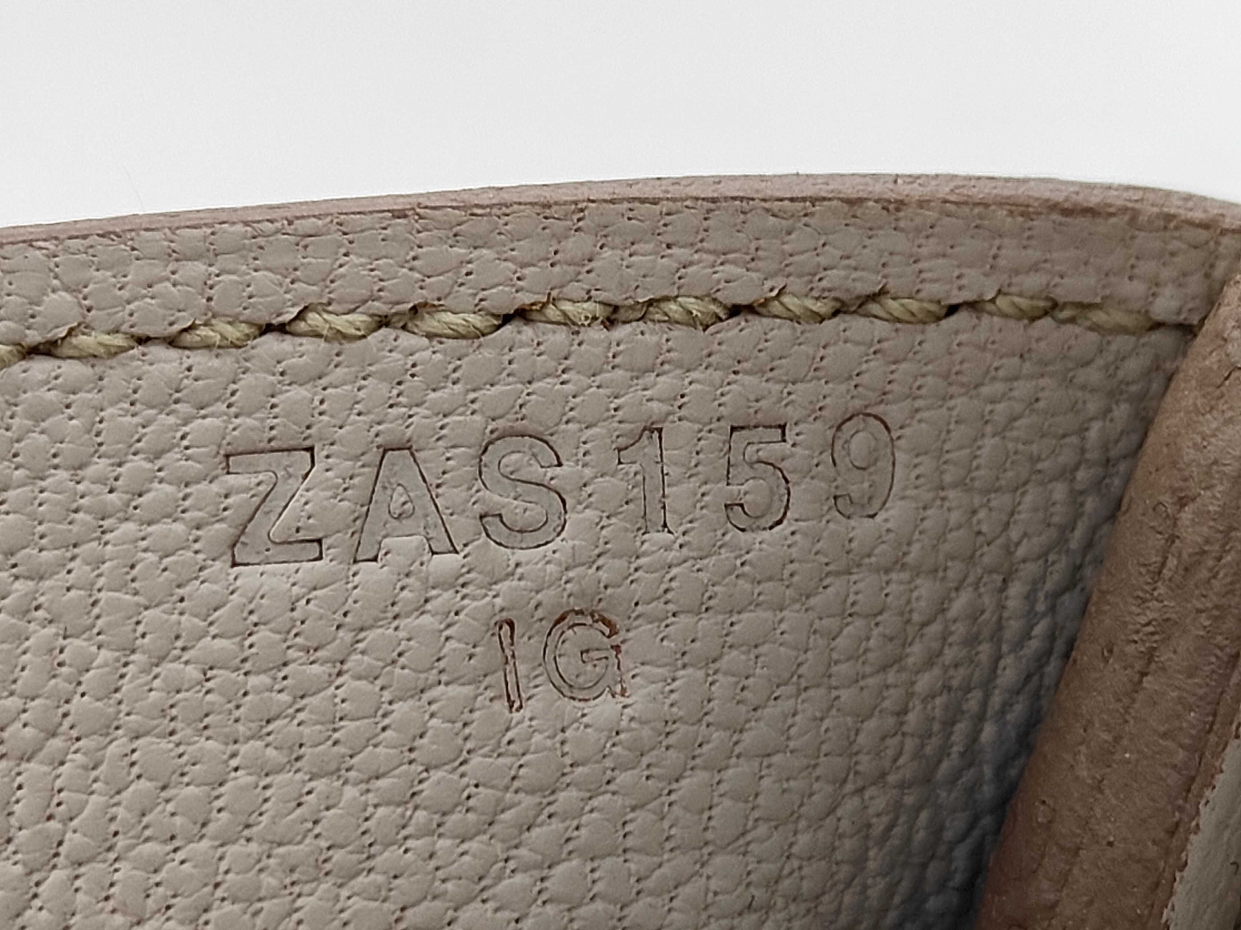 Birkin 30 Togo Leather Handbag, Craie Leather, Gold Hardware, Z Stamp — view 11