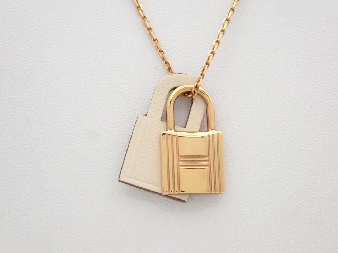 Necklace, O'Kelly, gold and white, chain approximately 48cm