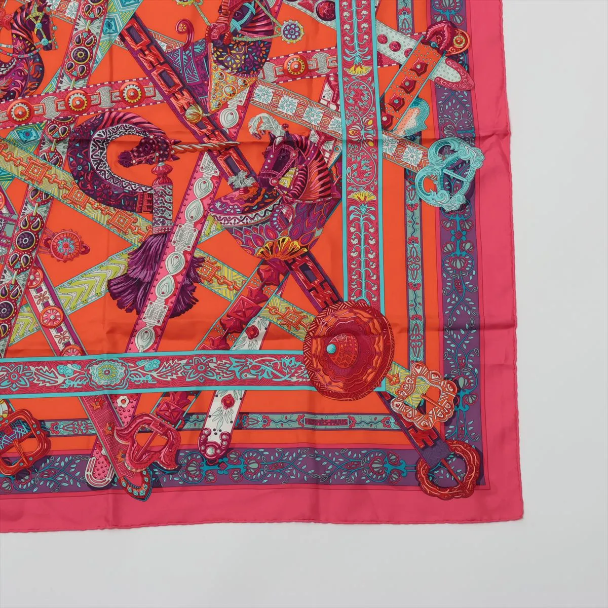 Carre 90 Le Songe dela Licorne Unicorn Dream Scarf Silk Orange Thread Tsure — view 4