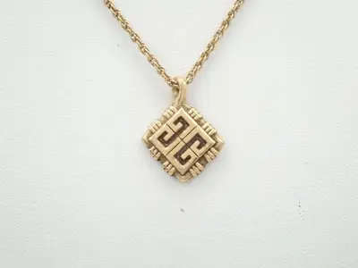 necklace, chain approximately 41cm