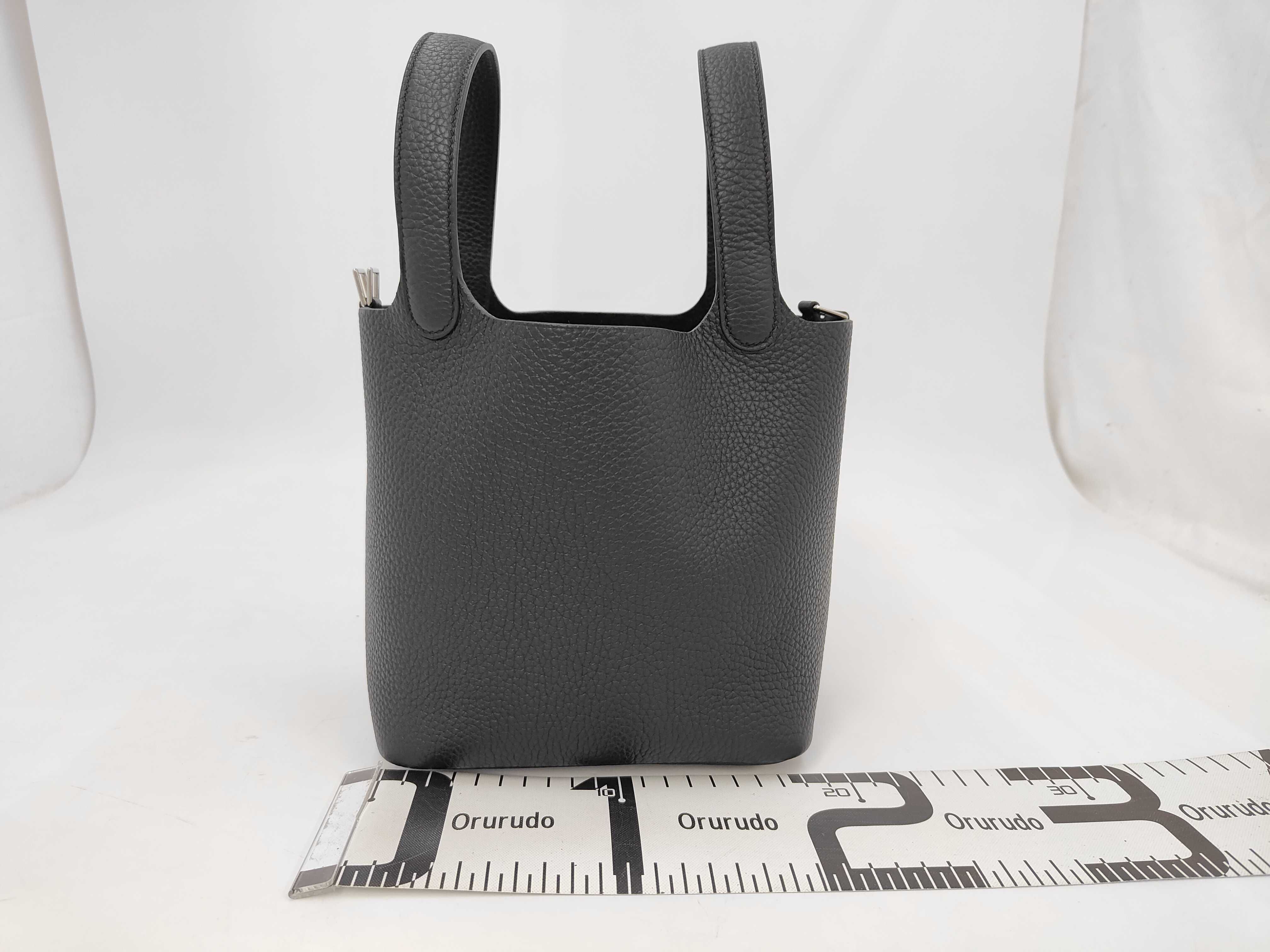 Picotin Lock 18 PM Taurillon Clemence Leather, Black, Silver Hardware, G Stamp, Handbag — view 2
