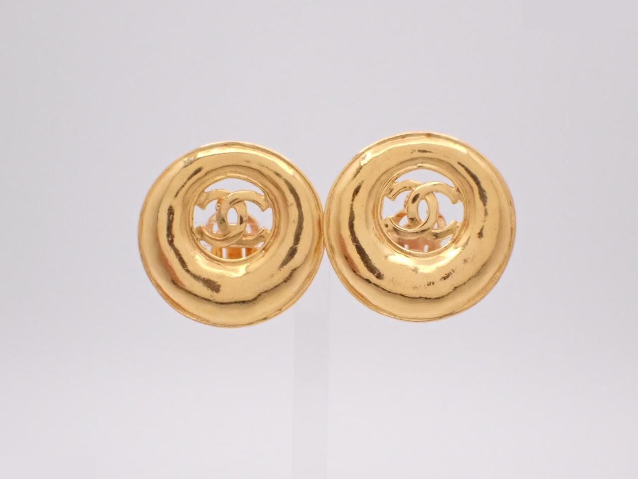 Earrings with Coco Mark design, gold.
