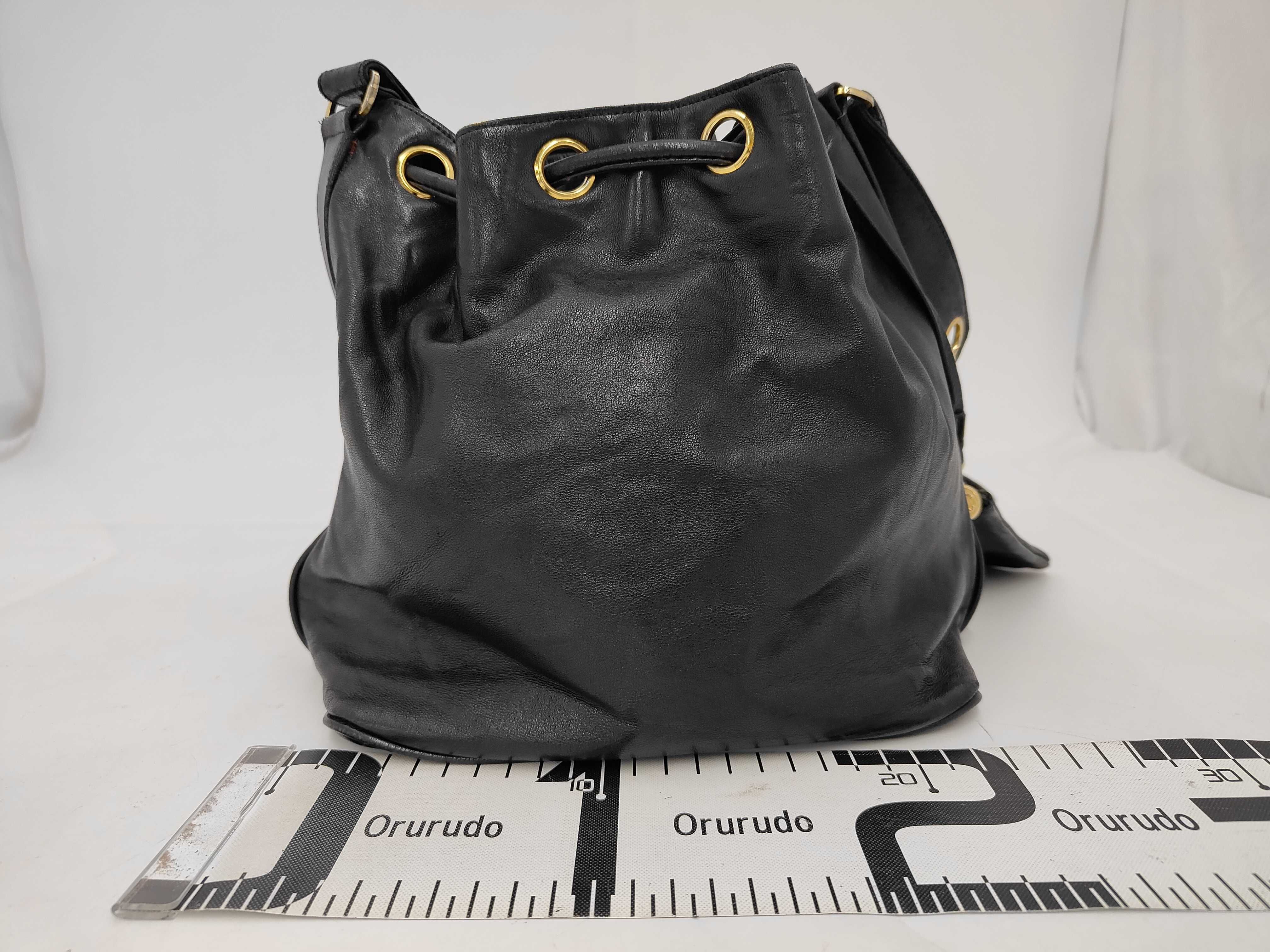 drawstring shoulder bag, black. — view 2