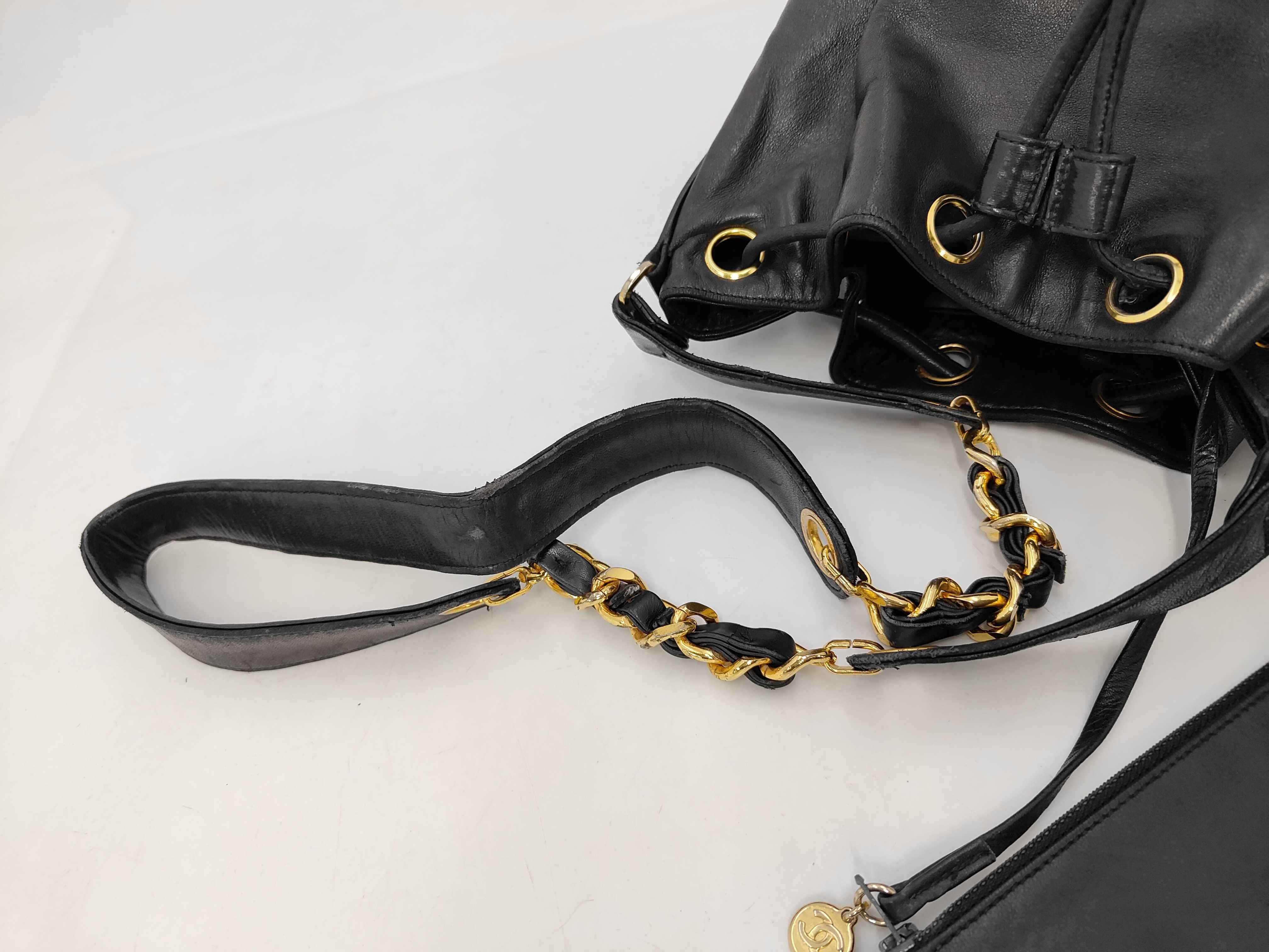 drawstring shoulder bag, black. — view 3