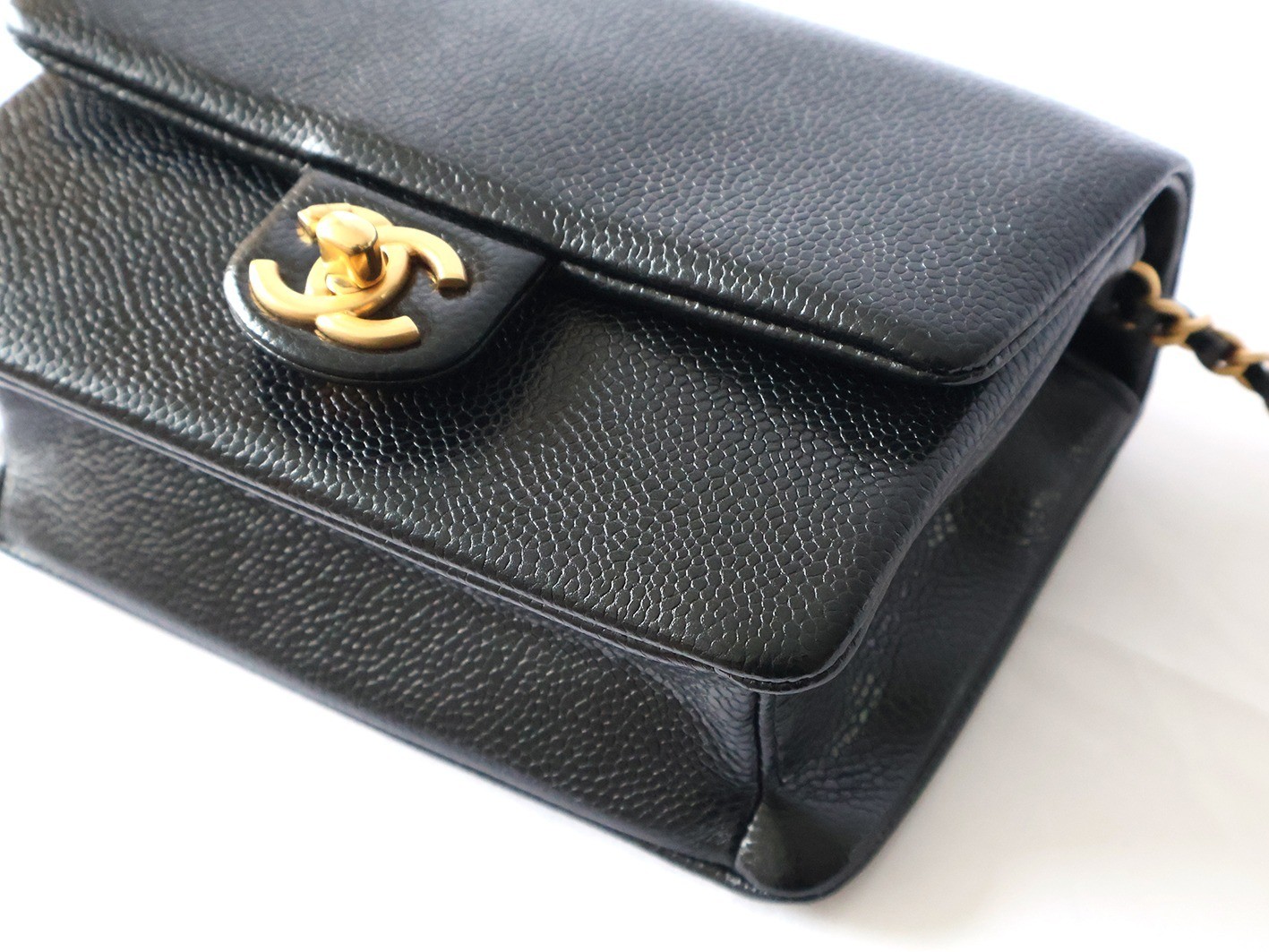 Caviar Skin 18 Chain Shoulder Bag, Black — view 3
