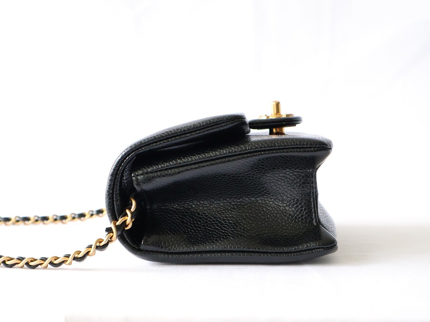 Caviar Skin 18 Chain Shoulder Bag, Black — view 6