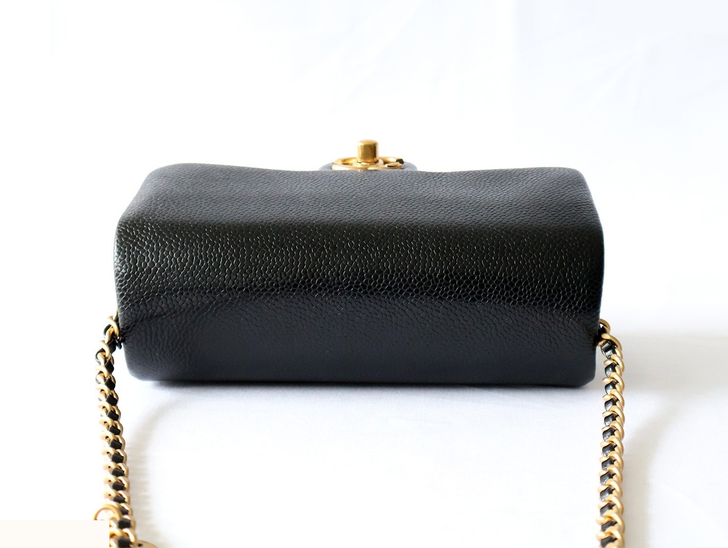 Caviar Skin 18 Chain Shoulder Bag, Black — view 7