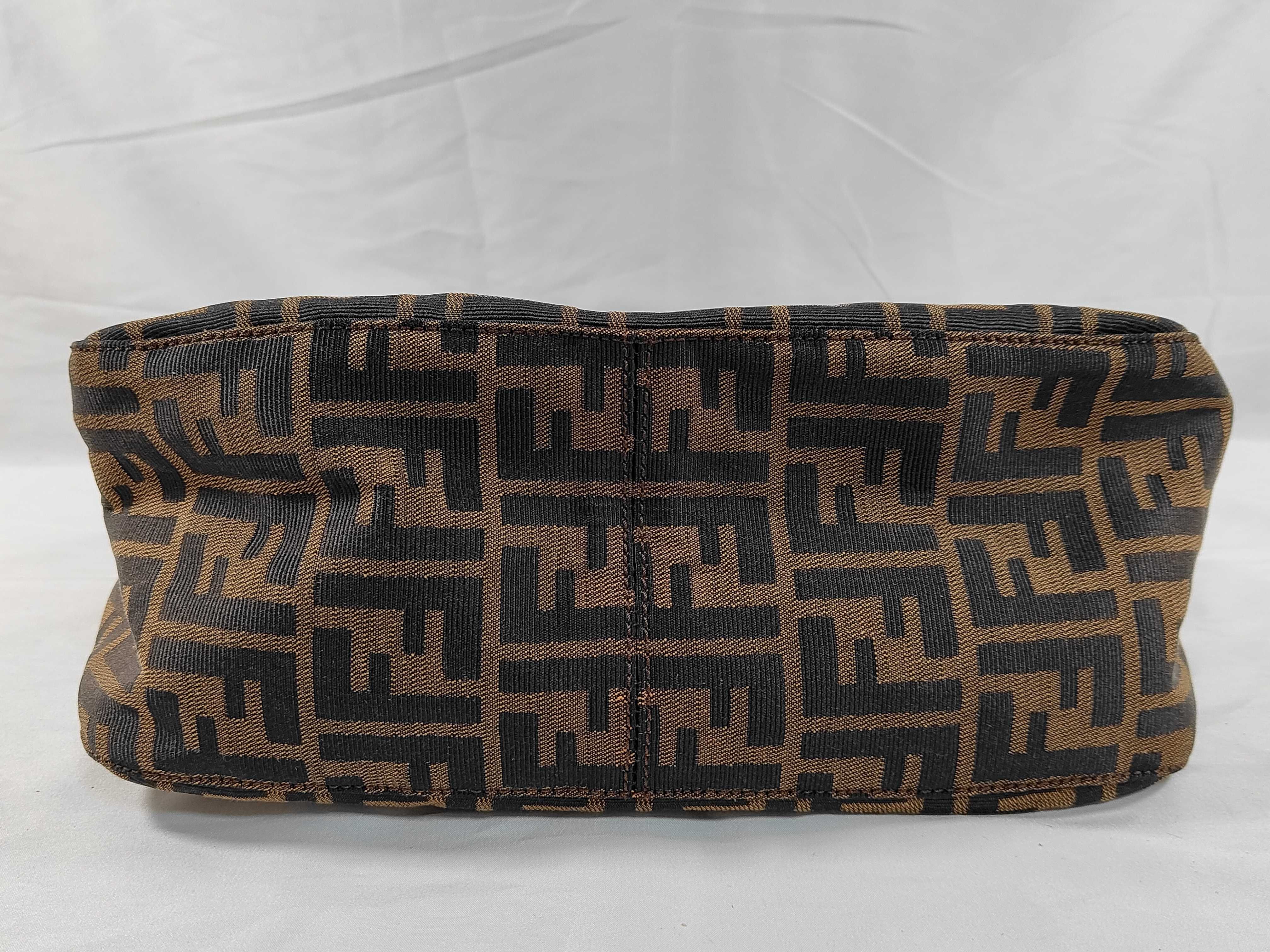 Zucca pattern Fendi Mamma Bucket Shoulder Bag — view 7