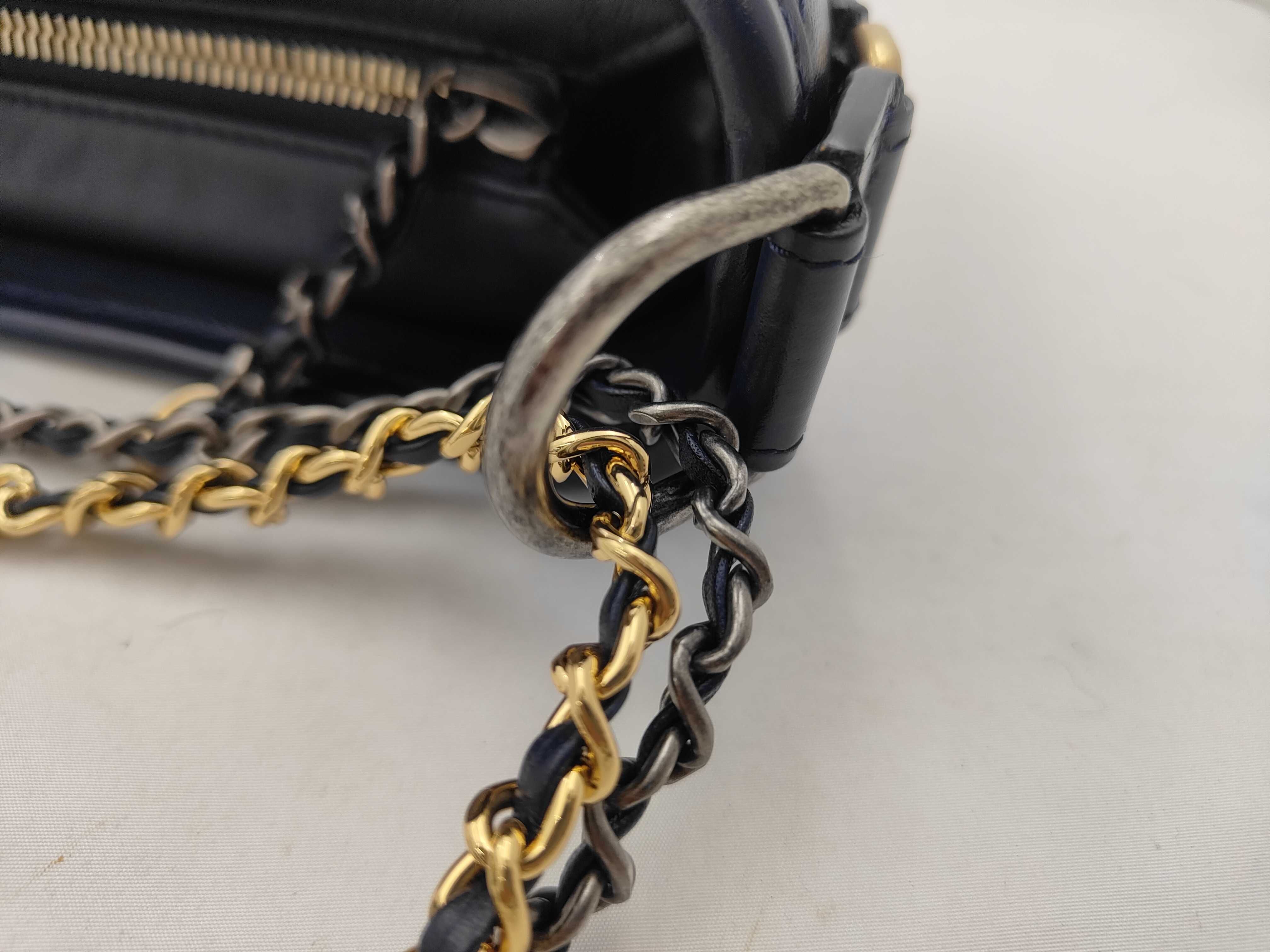 Gabrielle V-stitch Chevron Calfskin Shoulder Bag (Serial Number 29) — view 5