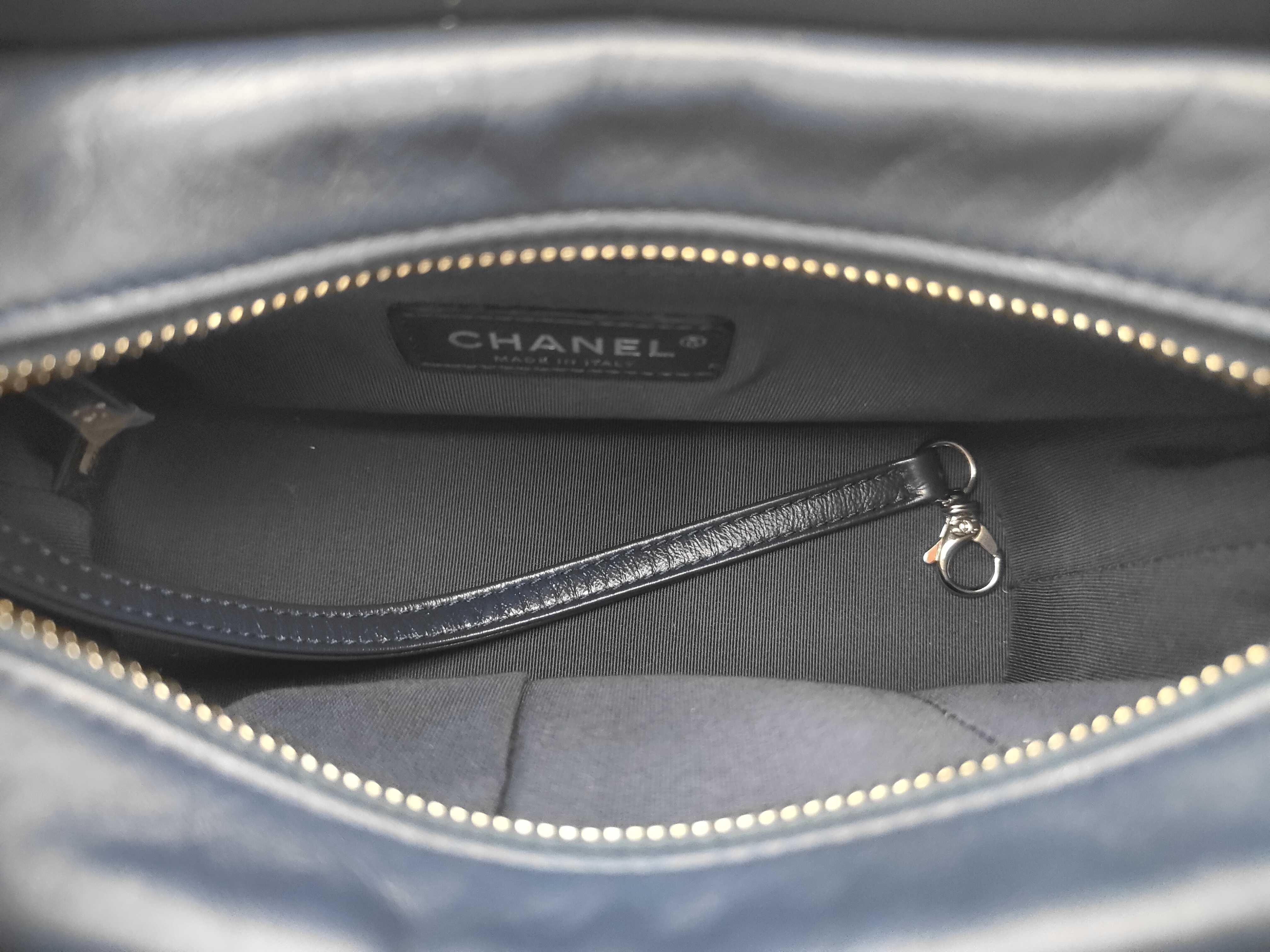 Gabrielle V-stitch Chevron Calfskin Shoulder Bag (Serial Number 29) — view 8