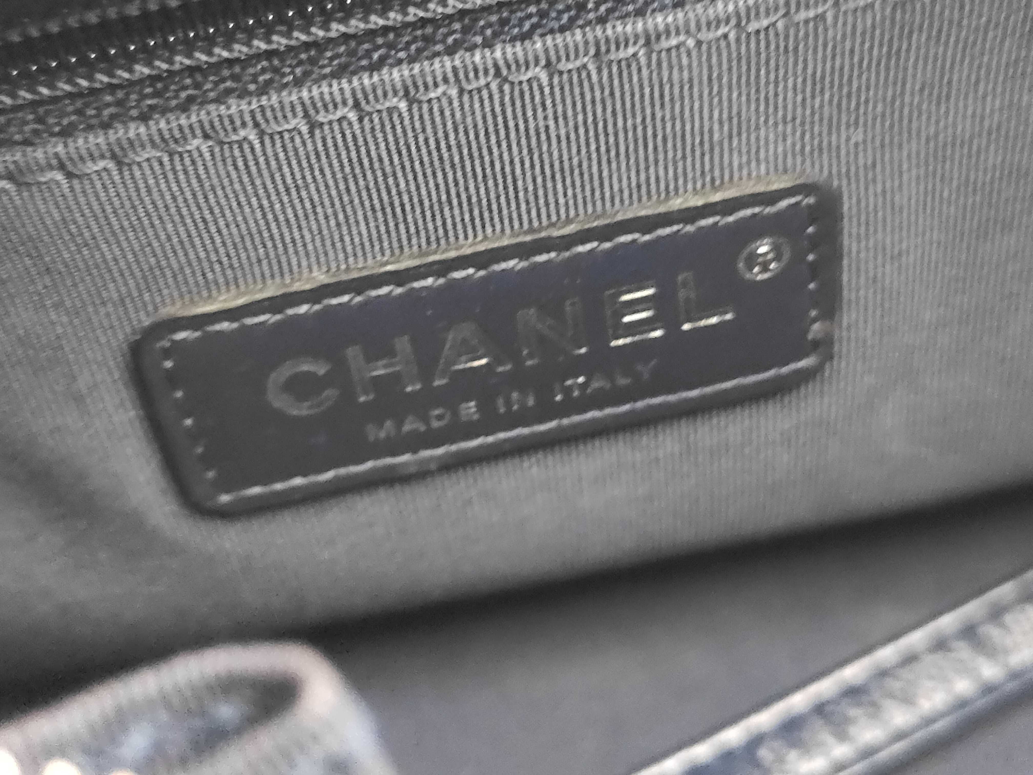 Gabrielle V-stitch Chevron Calfskin Shoulder Bag (Serial Number 29) — view 10
