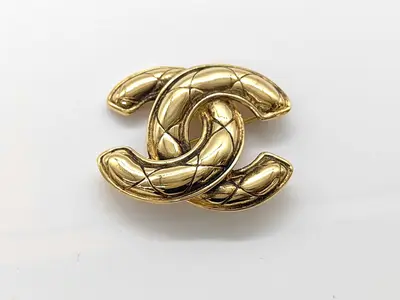 Brooch (with box), Quilted design, Medium size.