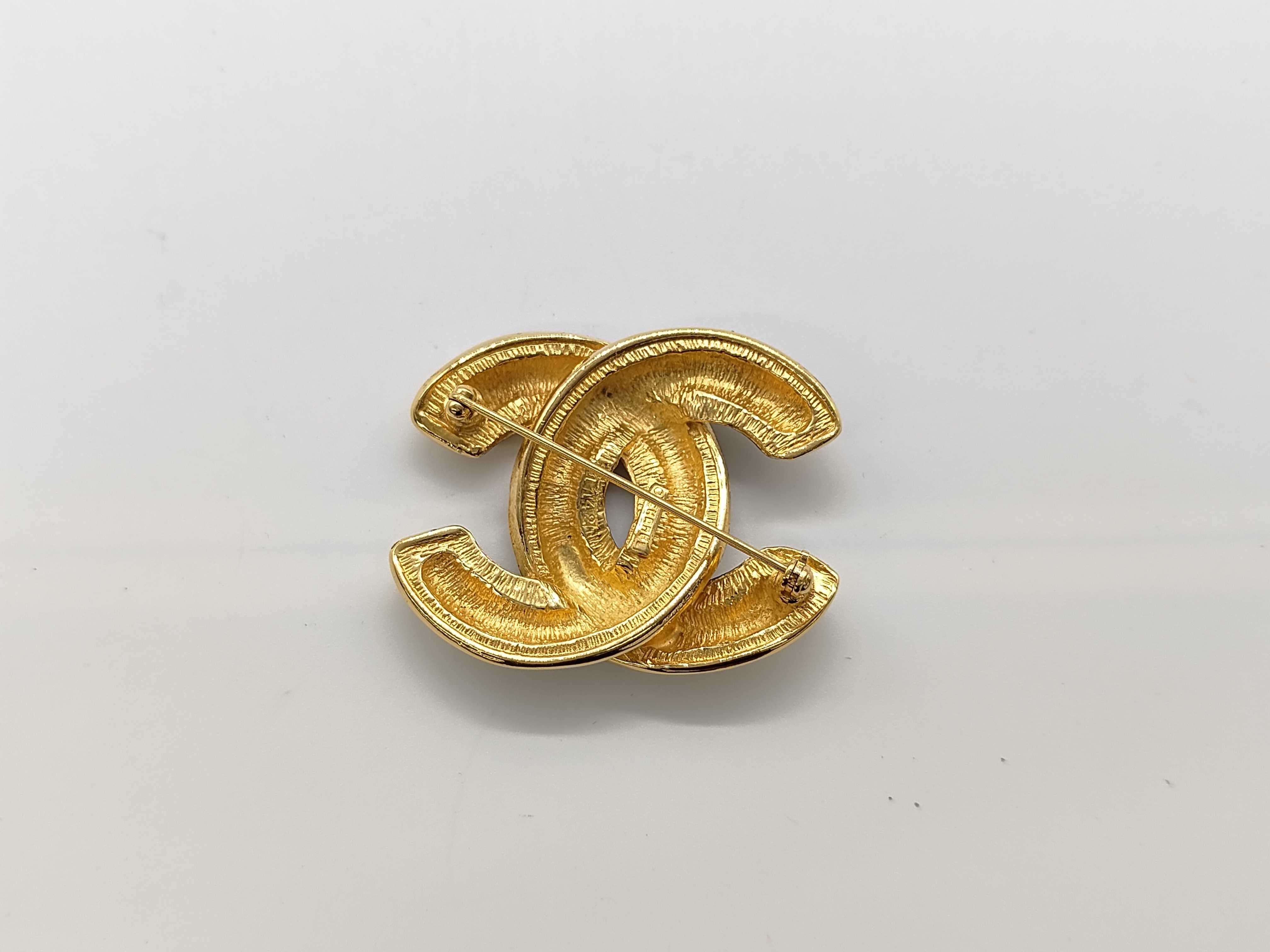 Brooch (with box), Quilted design, Medium size. — view 2