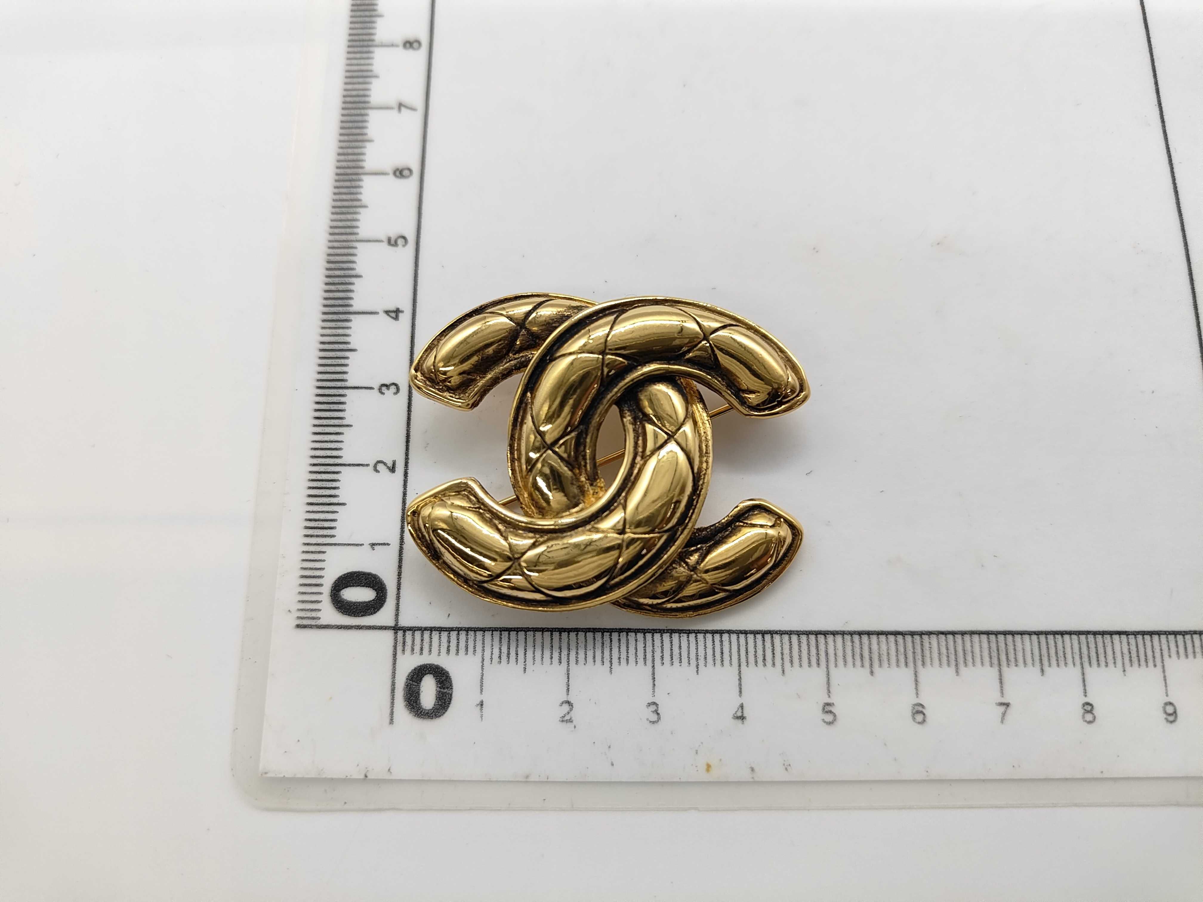 Brooch (with box), Quilted design, Medium size. — view 5