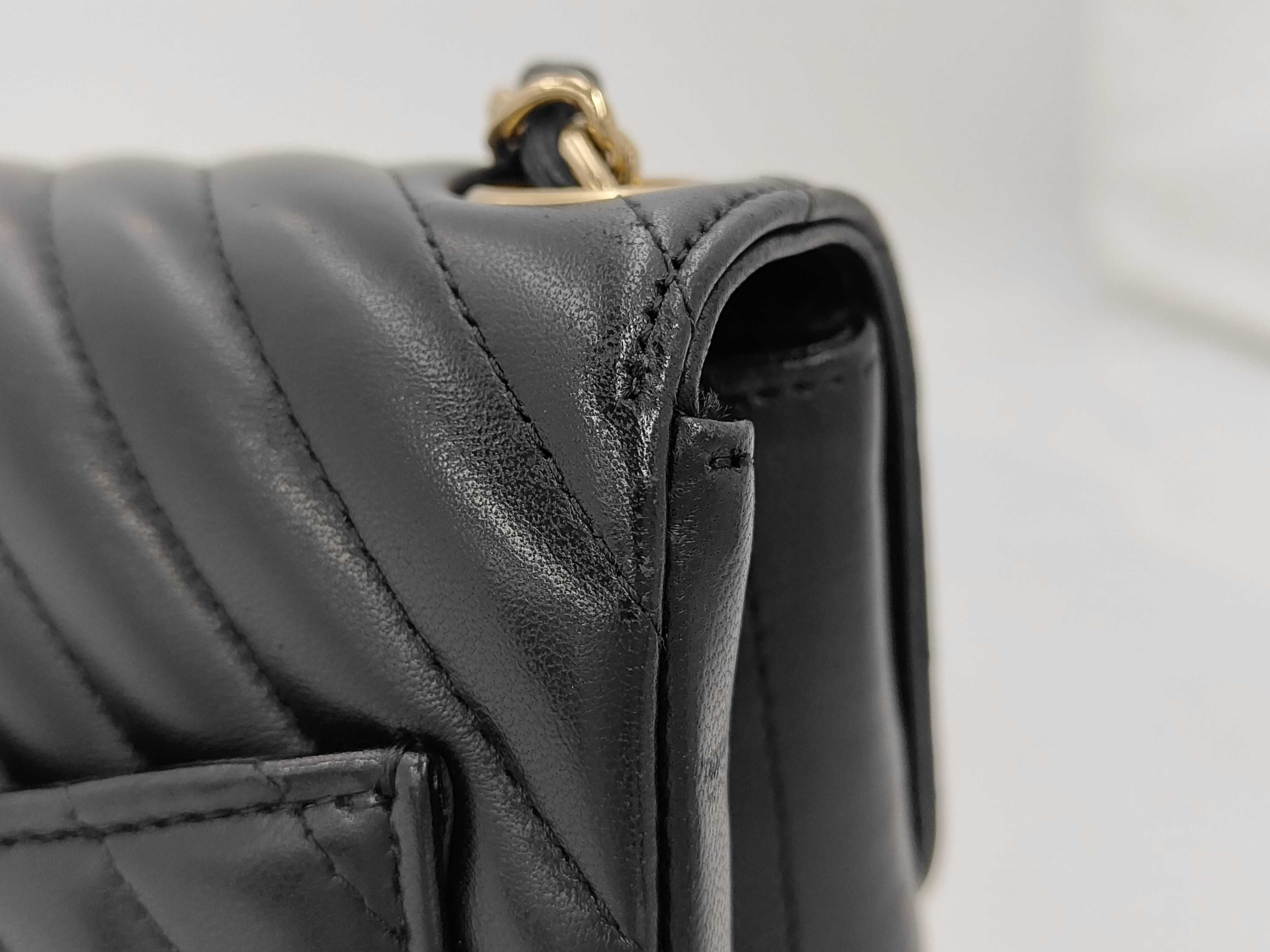 V-stitch chain shoulder bag, black shoulder bag — view 3