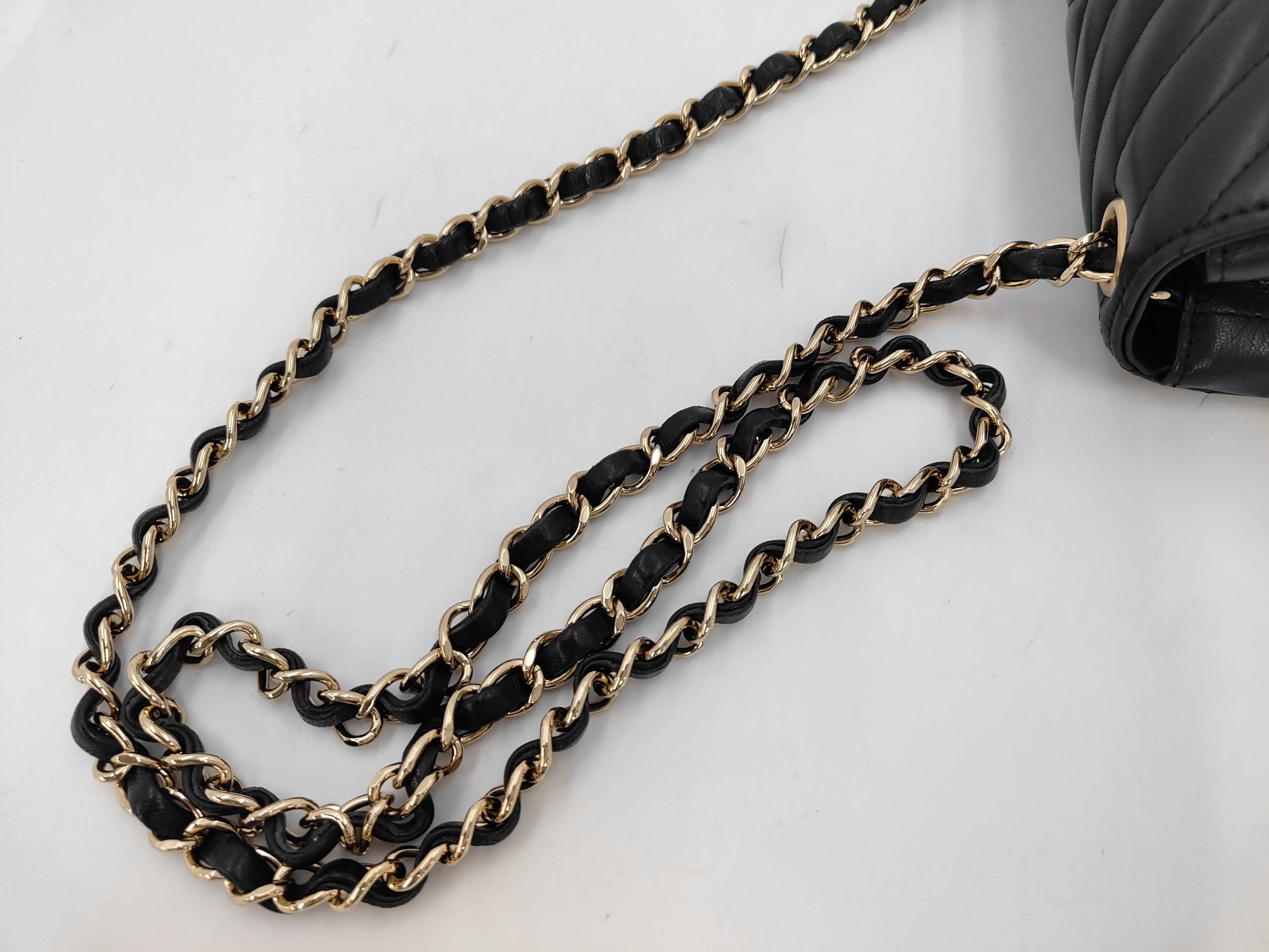 V-stitch chain shoulder bag, black shoulder bag — view 4