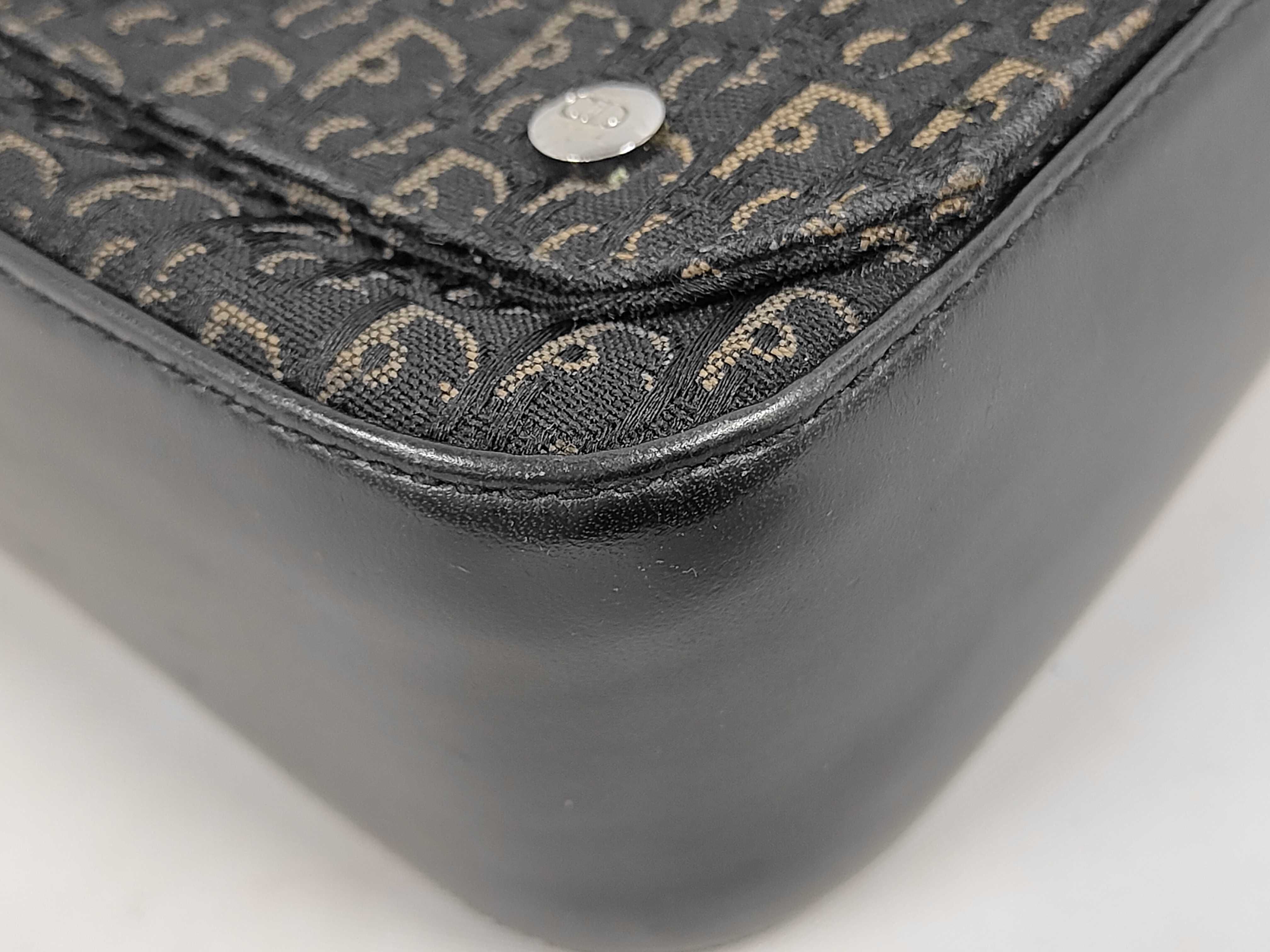 Trotter Street Classic Black Shoulder Bag — view 4