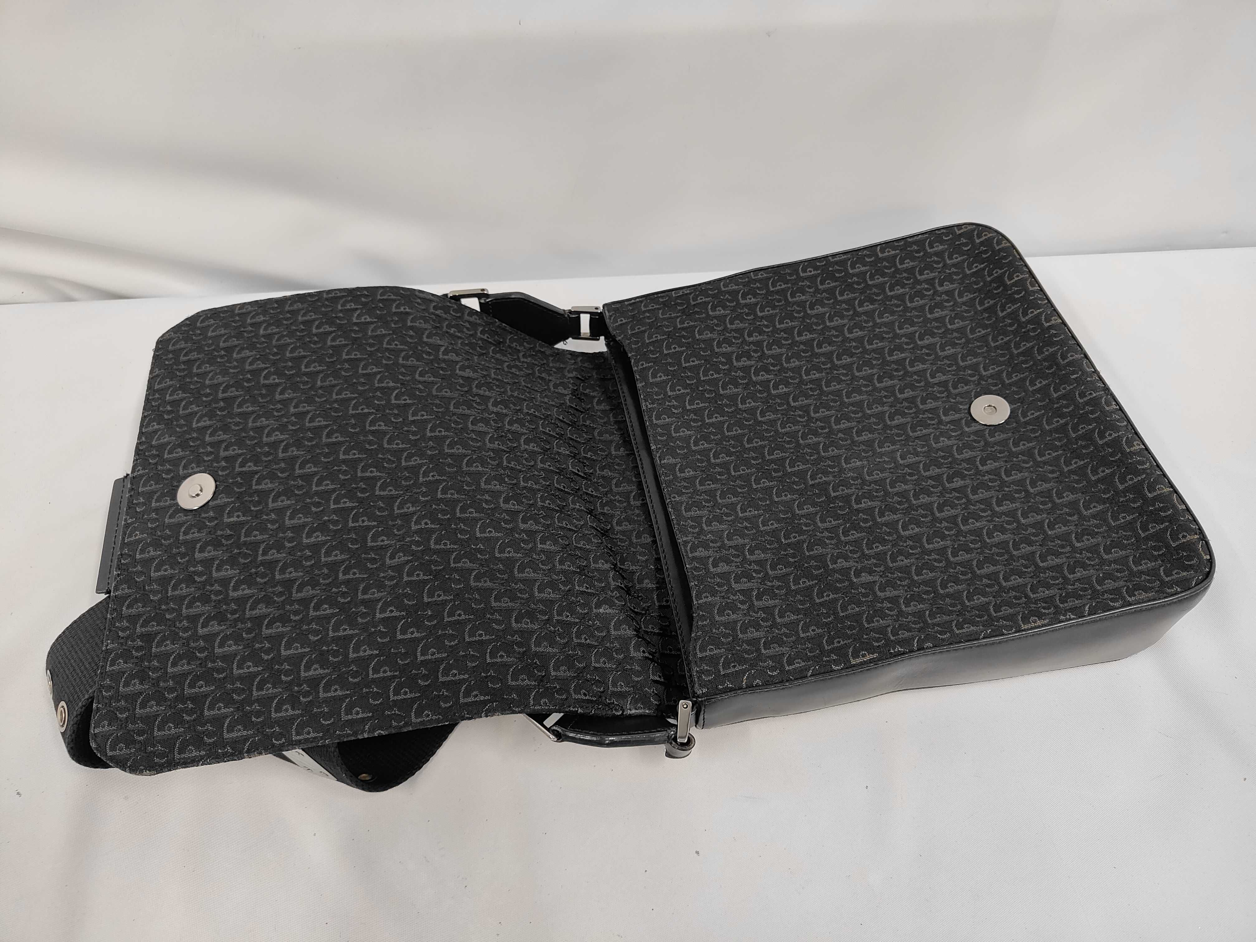 Trotter Street Classic Black Shoulder Bag — view 7