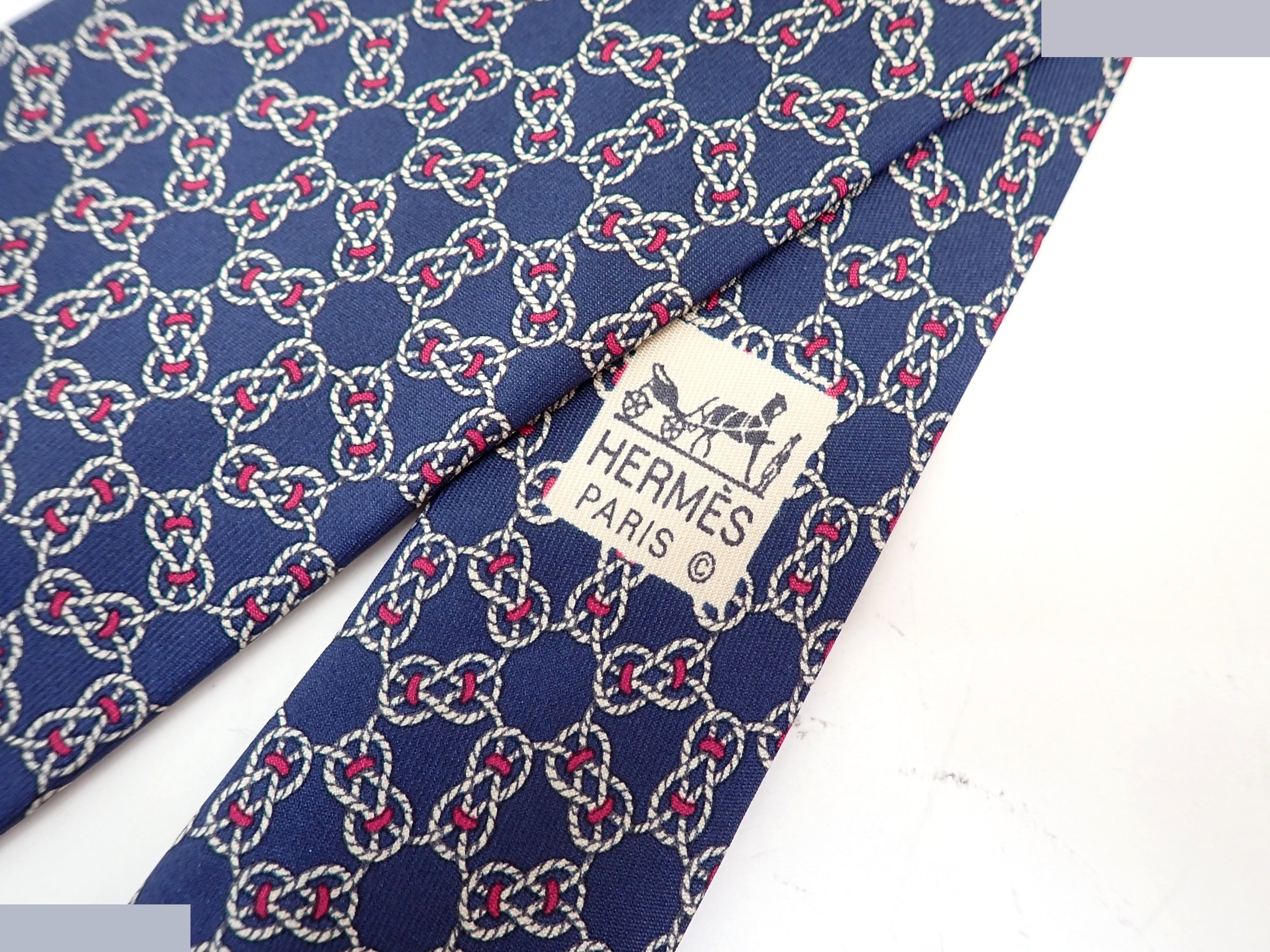 Unused necktie — view 2