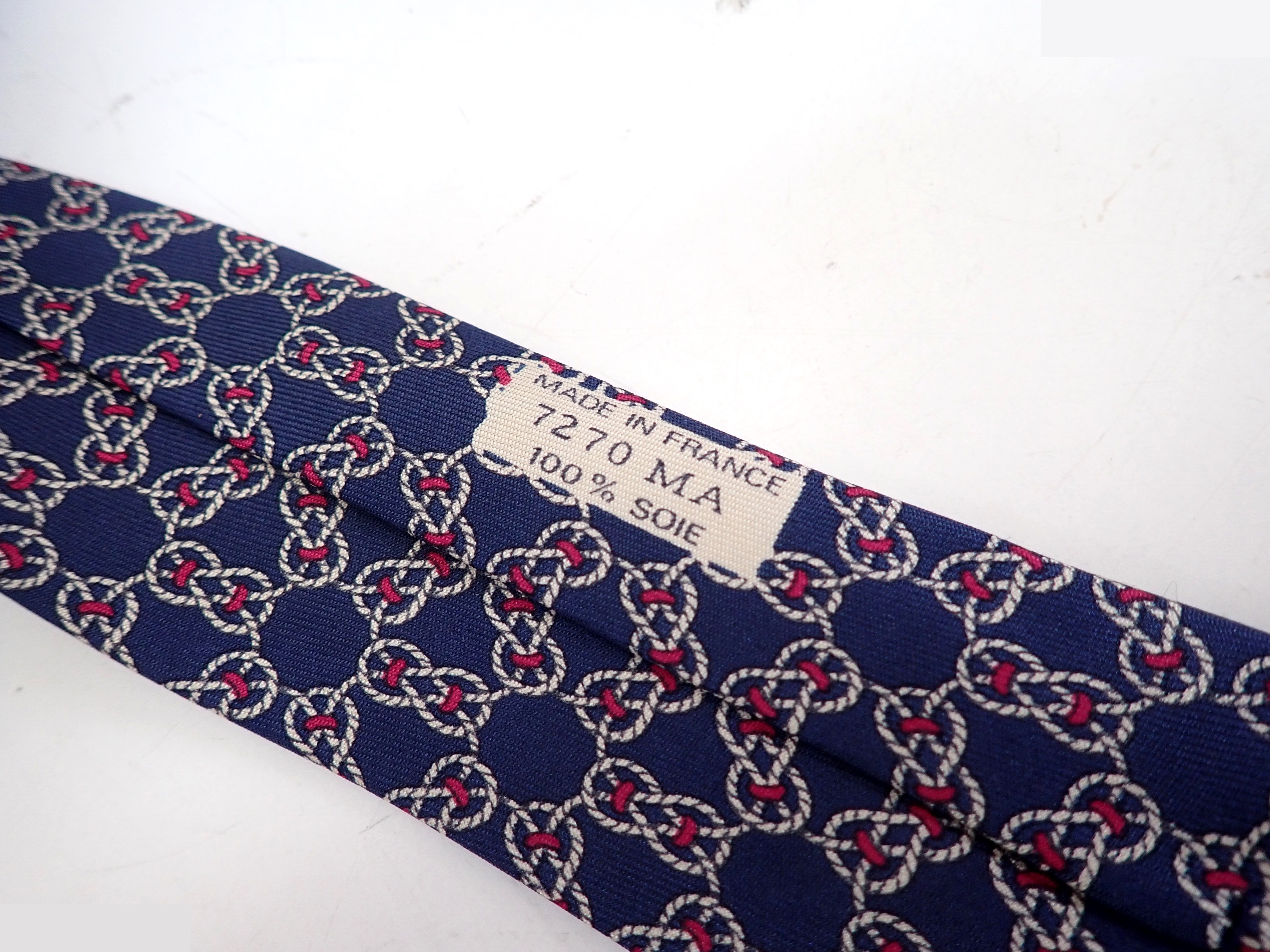 Unused necktie — view 3