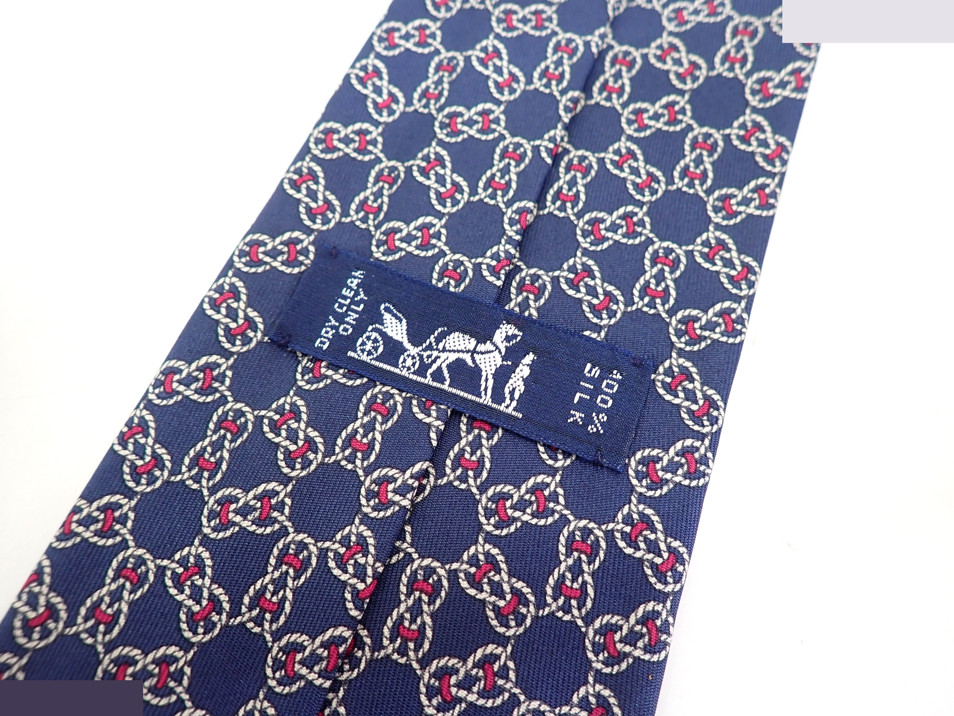 Unused necktie — view 4