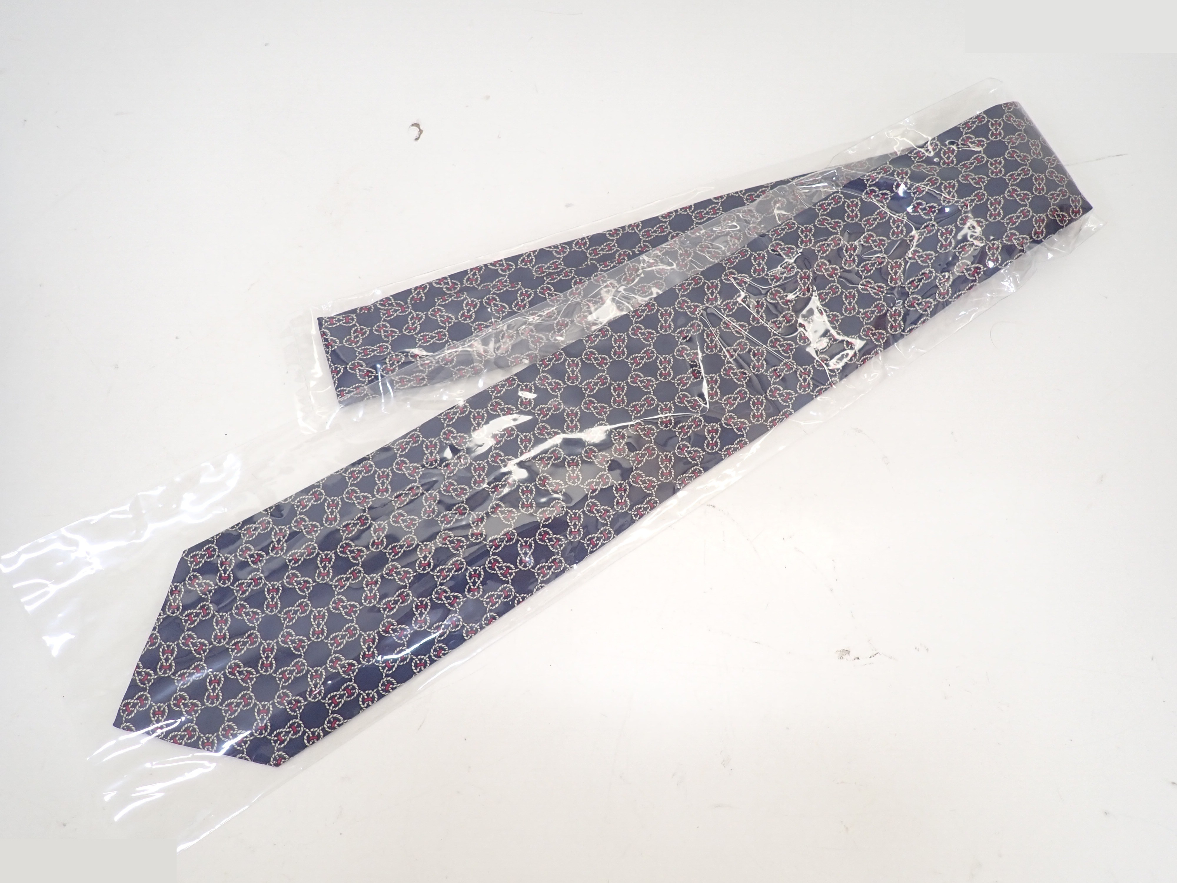 Unused necktie — view 5