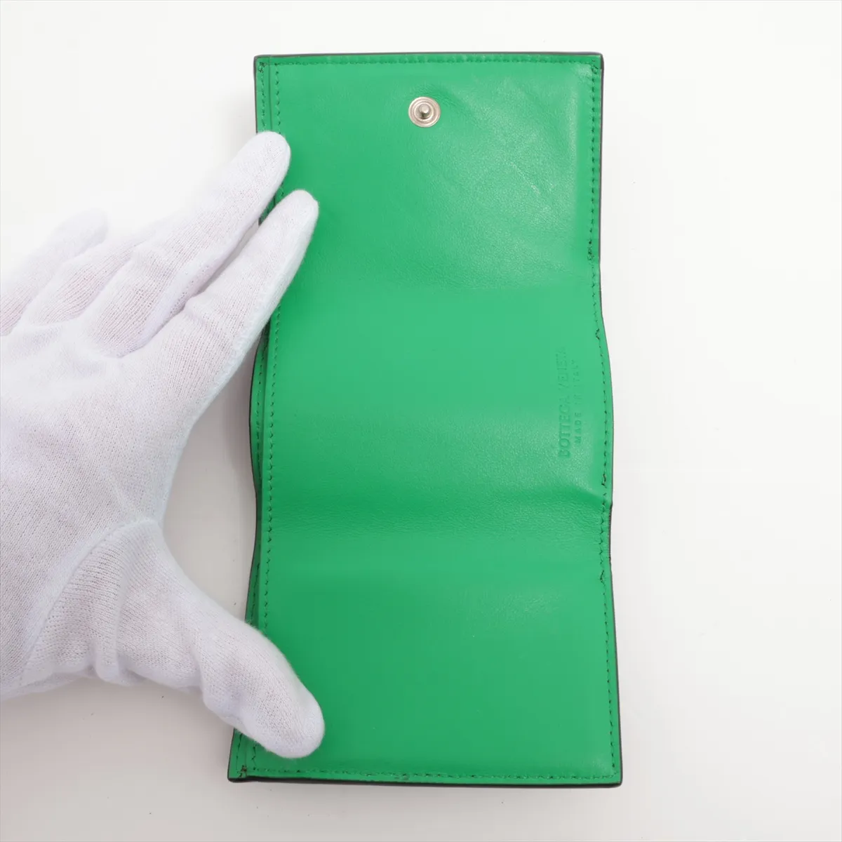 Intrecciato Leather Compact Wallet Black x Green — view 5