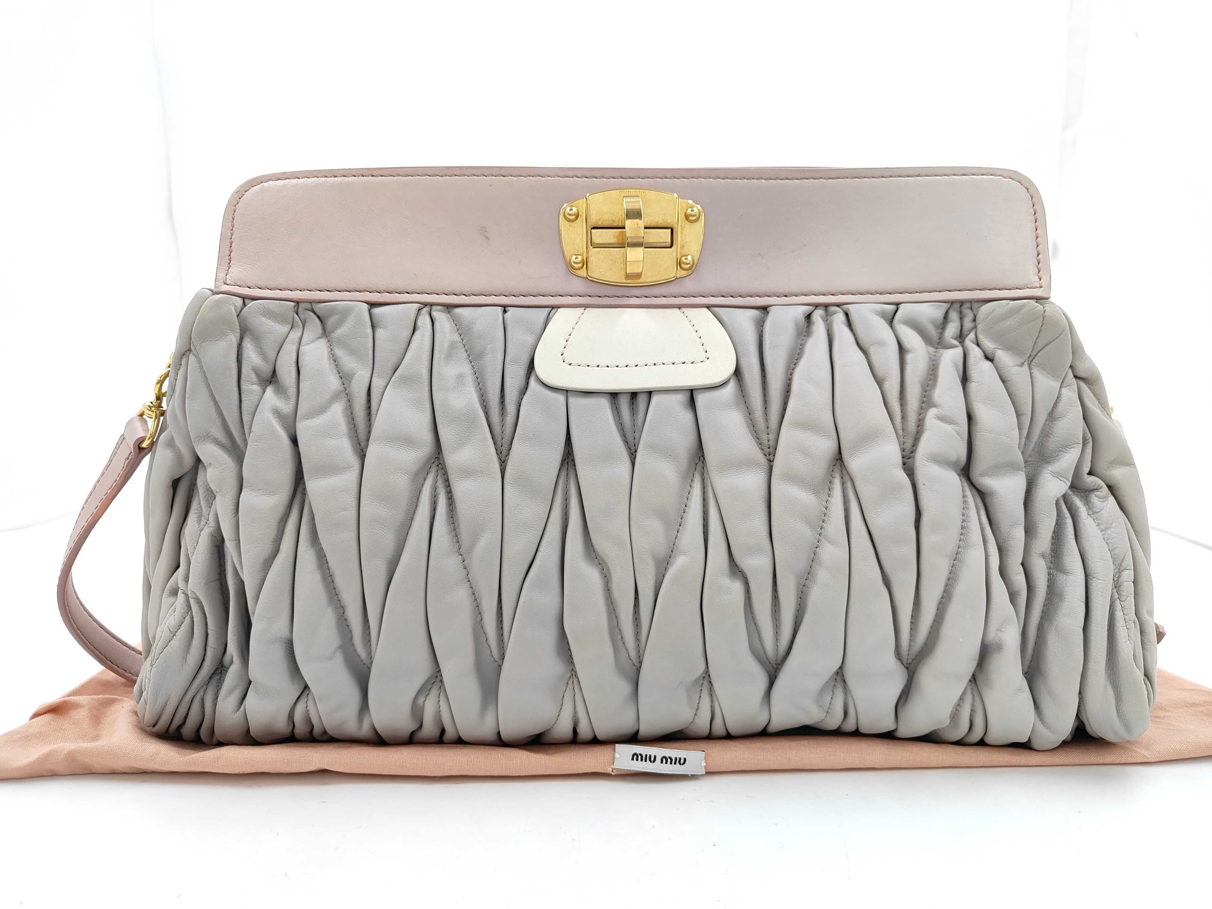 Matelassé Shoulder Bag, Turnlock Closure, Gray