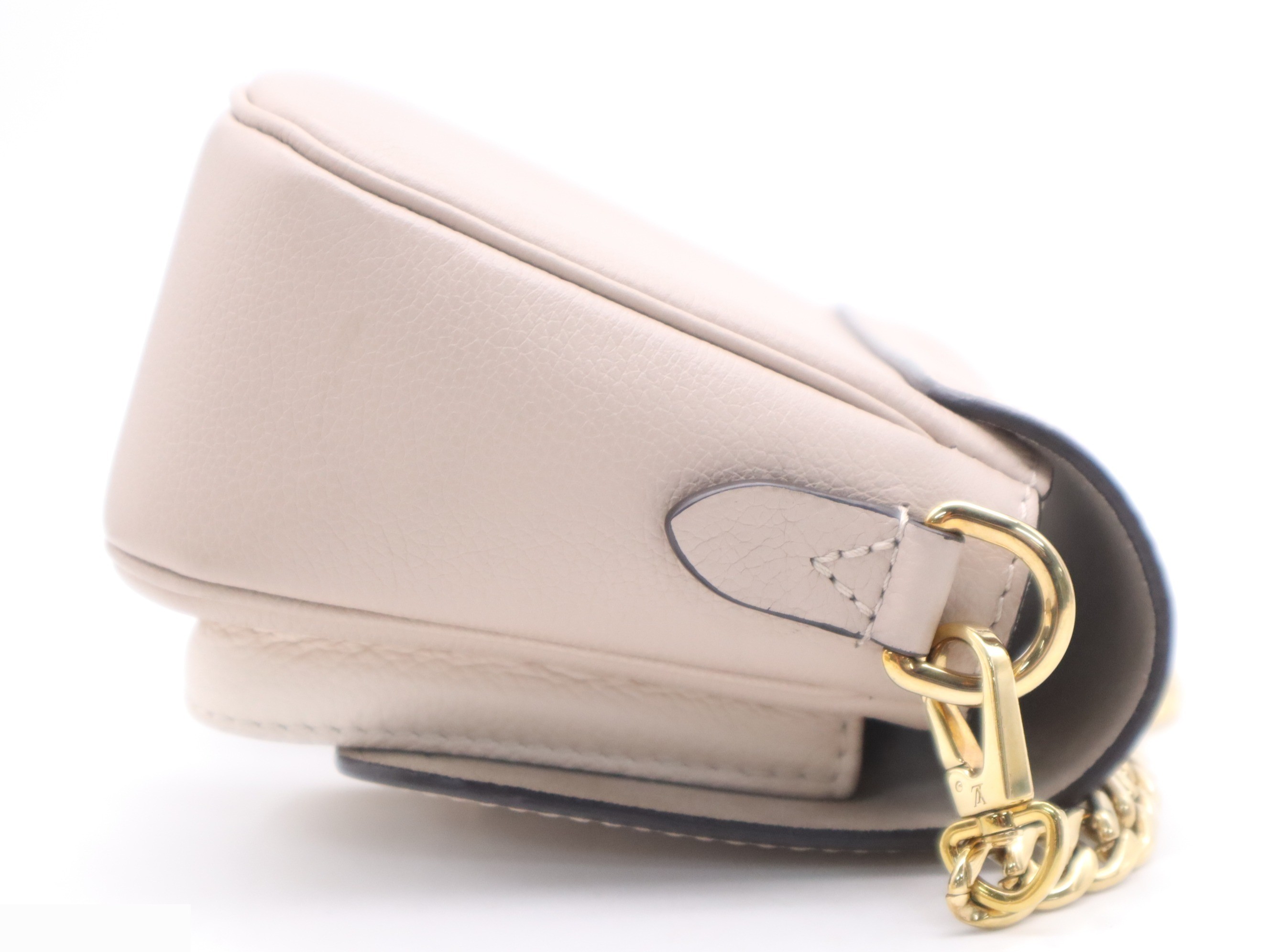 Leather Lockme Tender with shoulder strap and dust bag. — view 5
