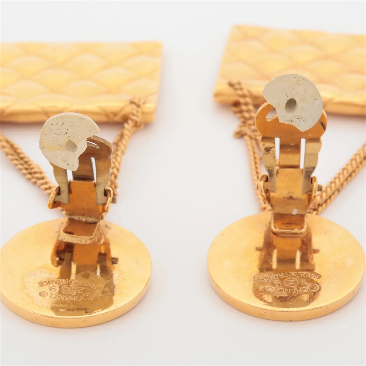 Coco Mark Matelassé 29 Earrings (Pair) GP Gold - — view 4